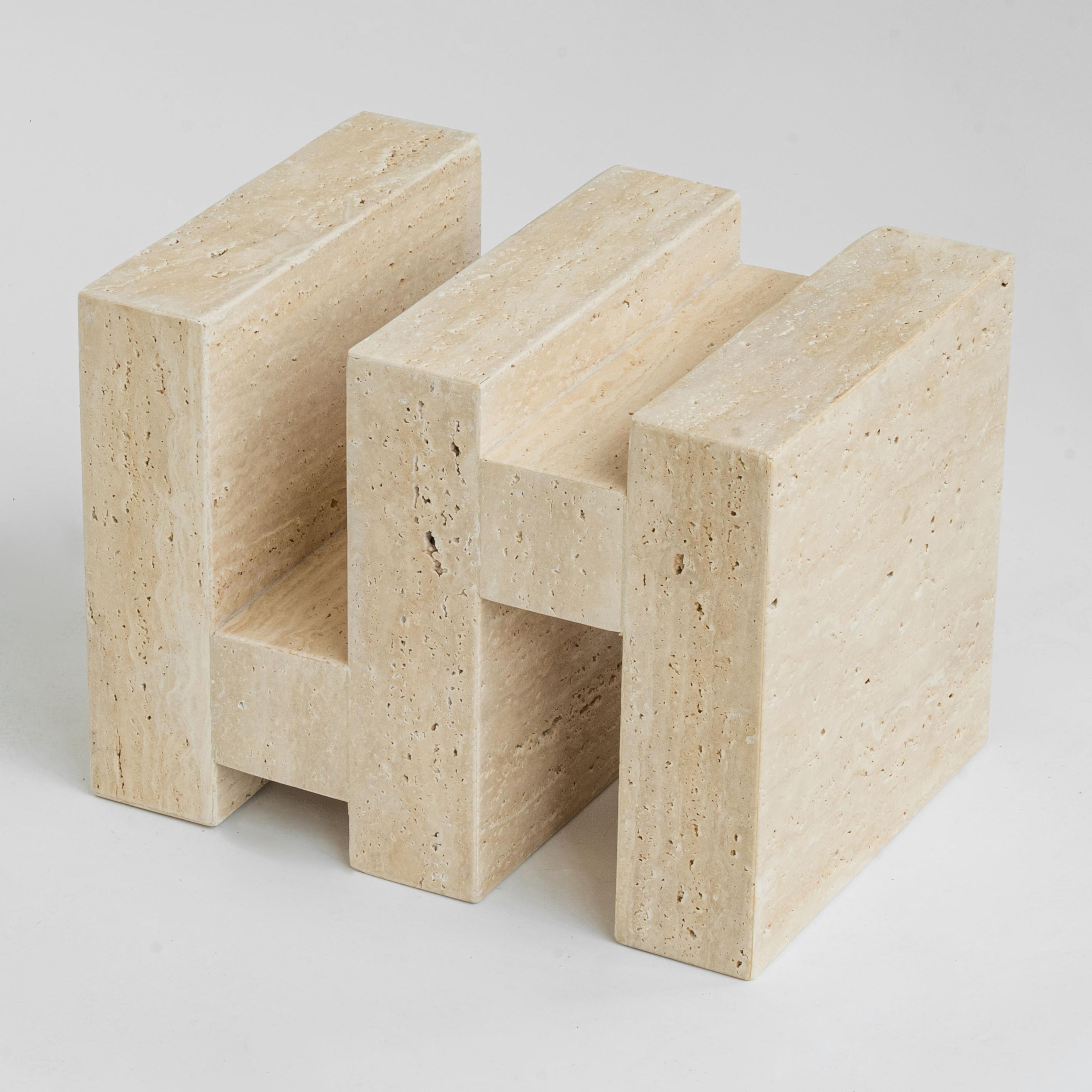Bouclé S Y N C Traverine Side Table en vente