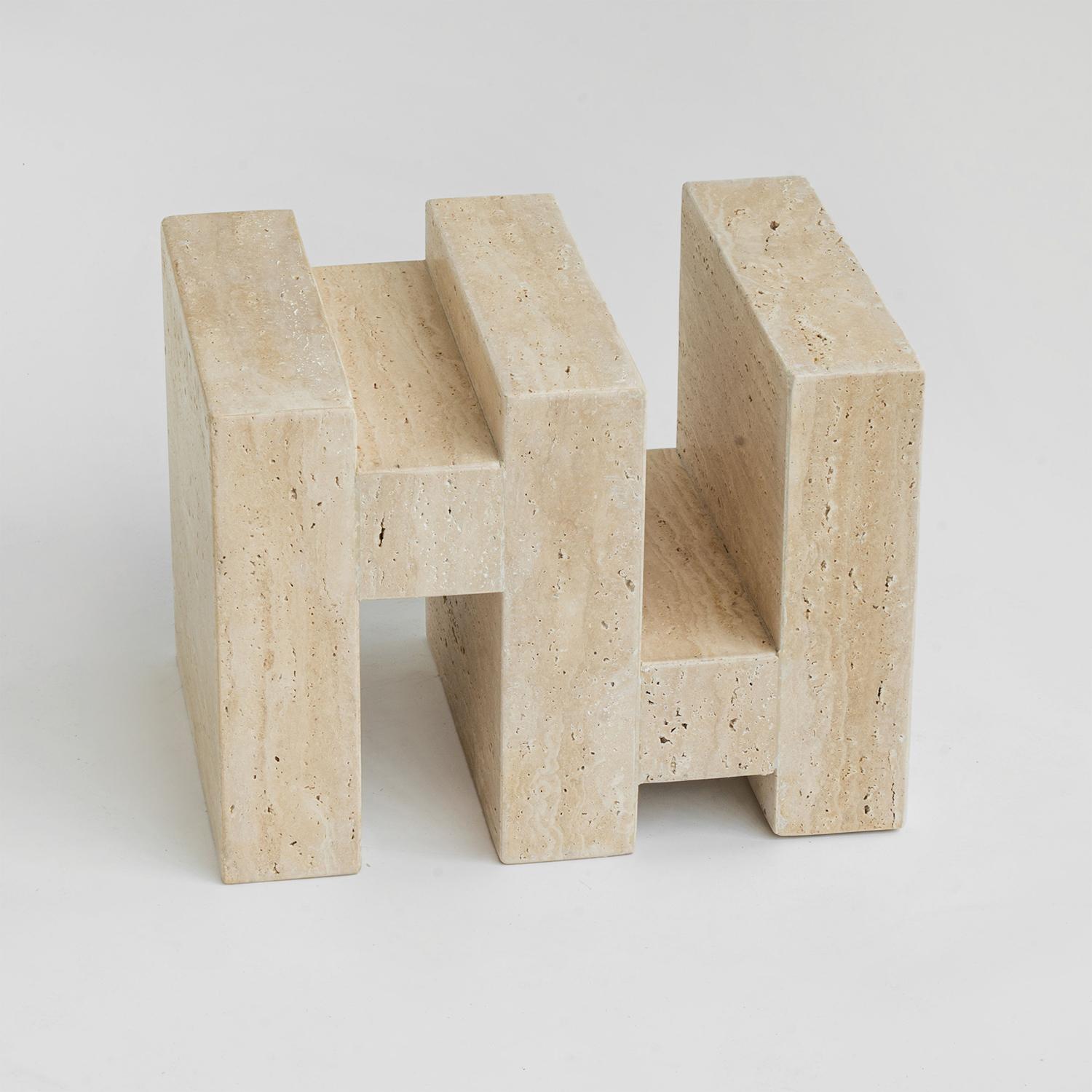 S Y N C Traverine Side Table en vente 2