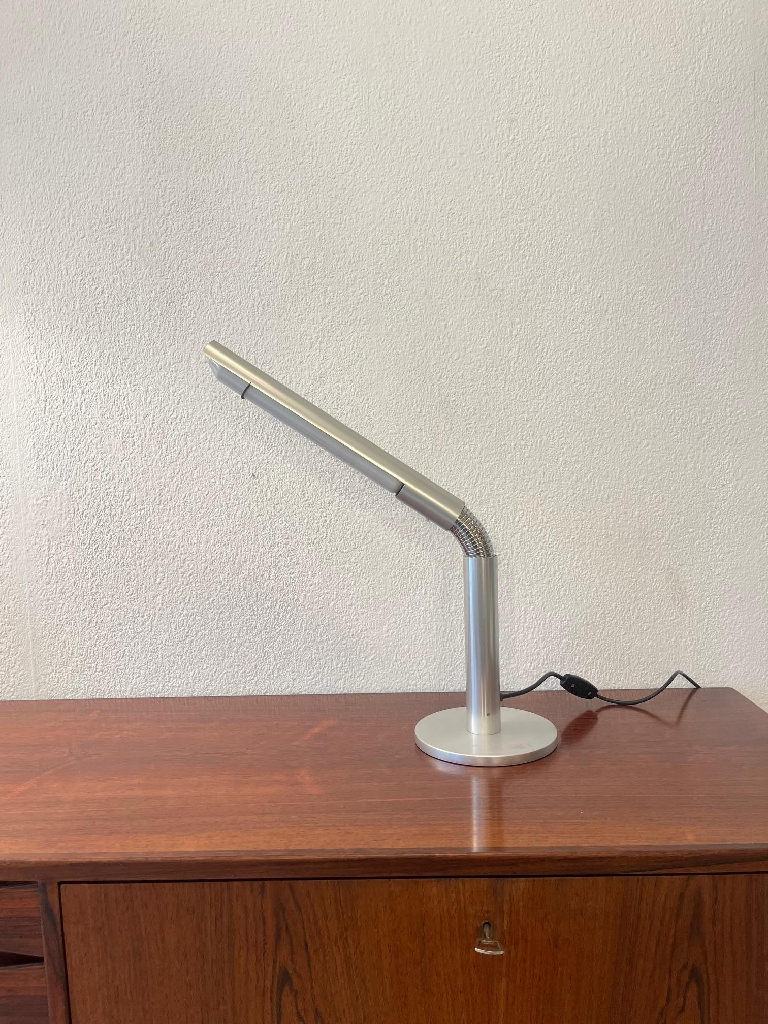 Lámpara de mesa de aluminio regulable S1 de Rico & Rico Baltensweiler, Suiza mediados del siglo XX en venta