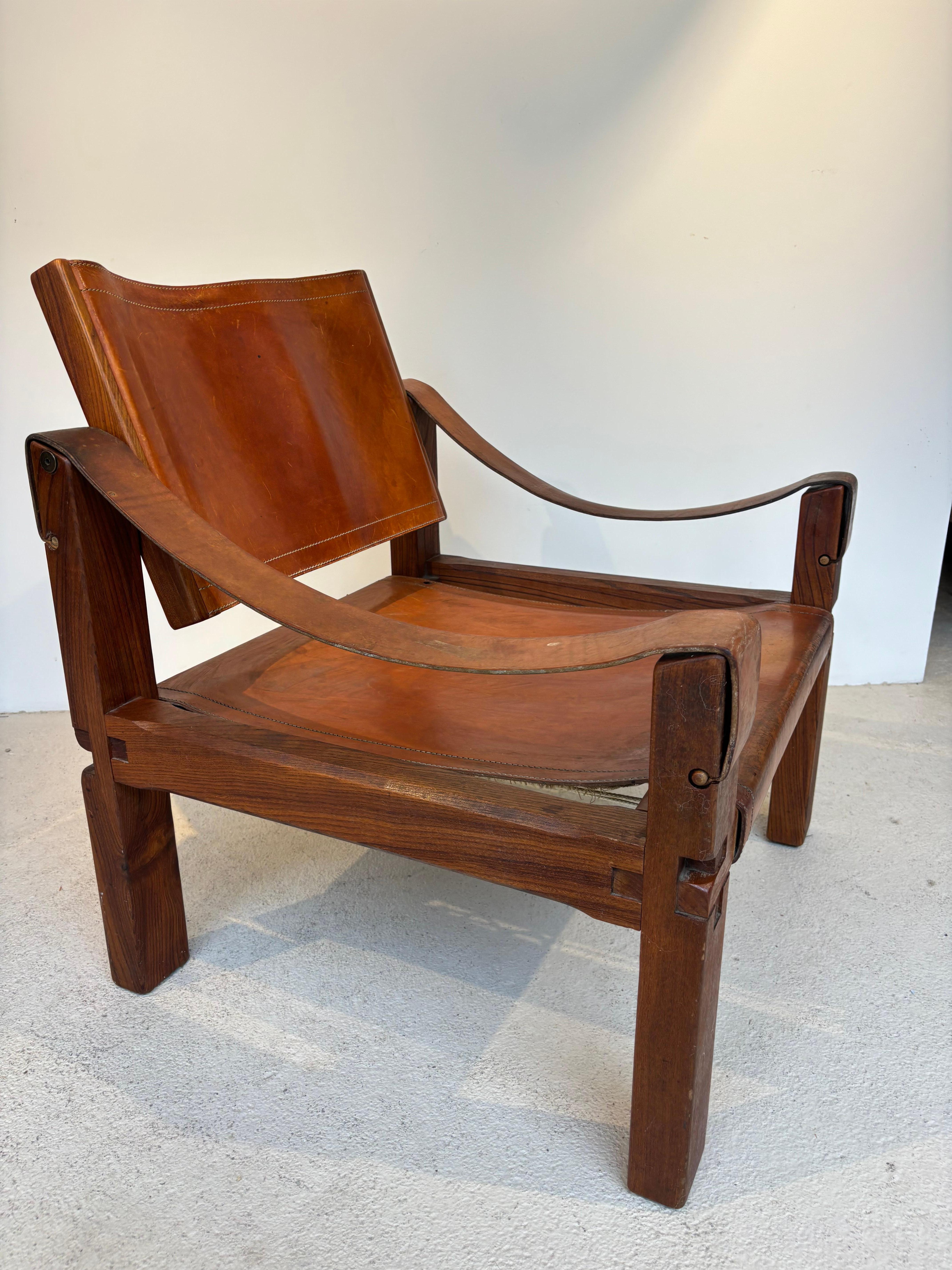 Mid-Century Modern Fauteuil S10 de Pierre Chapo très patiné en vente