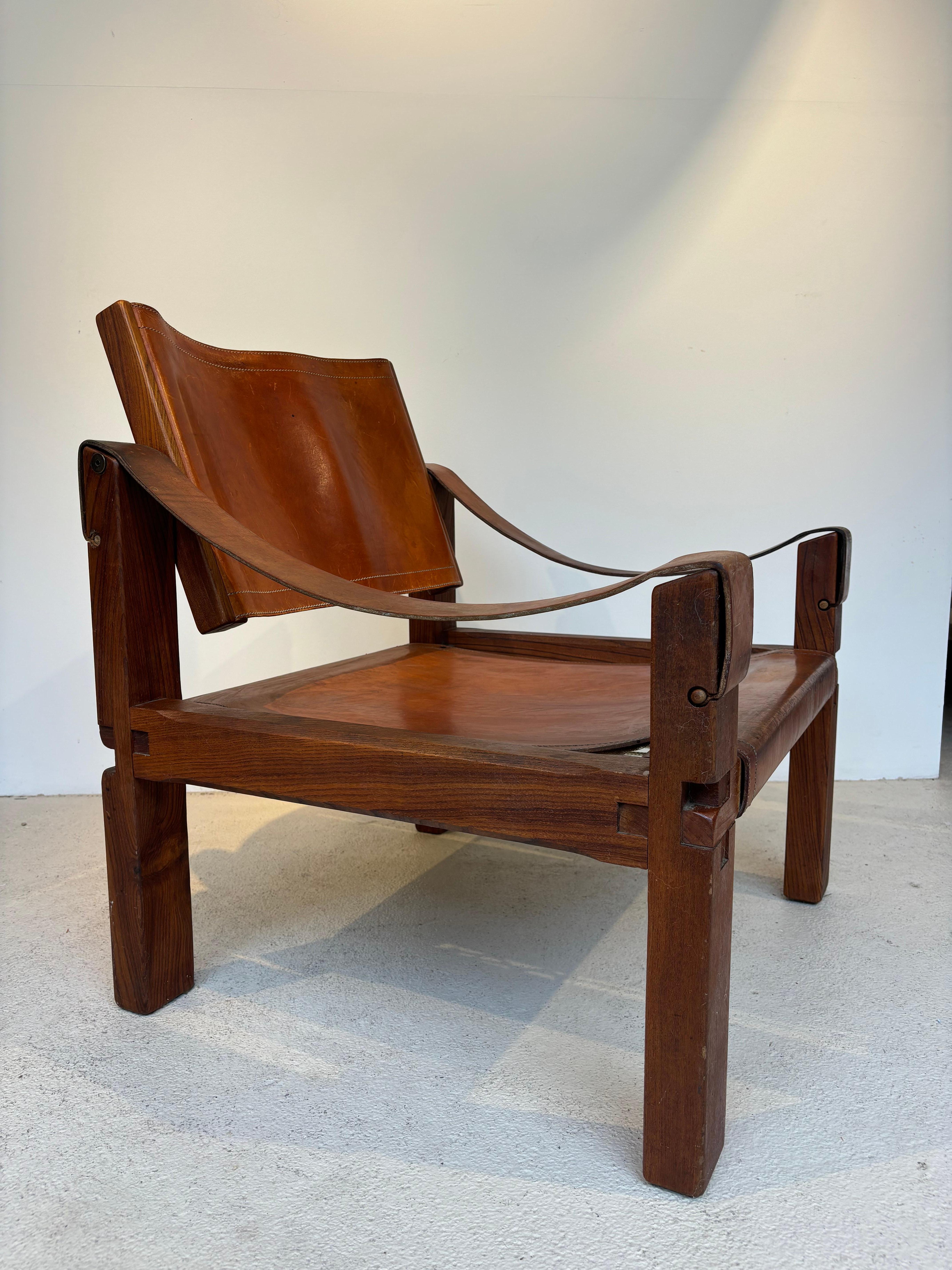 Français Fauteuil S10 de Pierre Chapo très patiné en vente