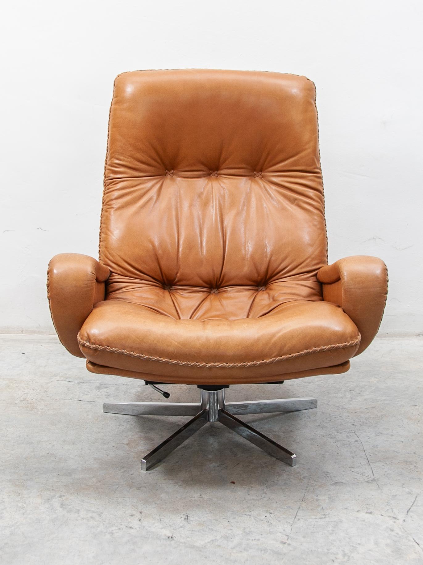 S231 Swivel De Sede Camel Leather Lounge Chair with Footstool, 1970s For Sale 2