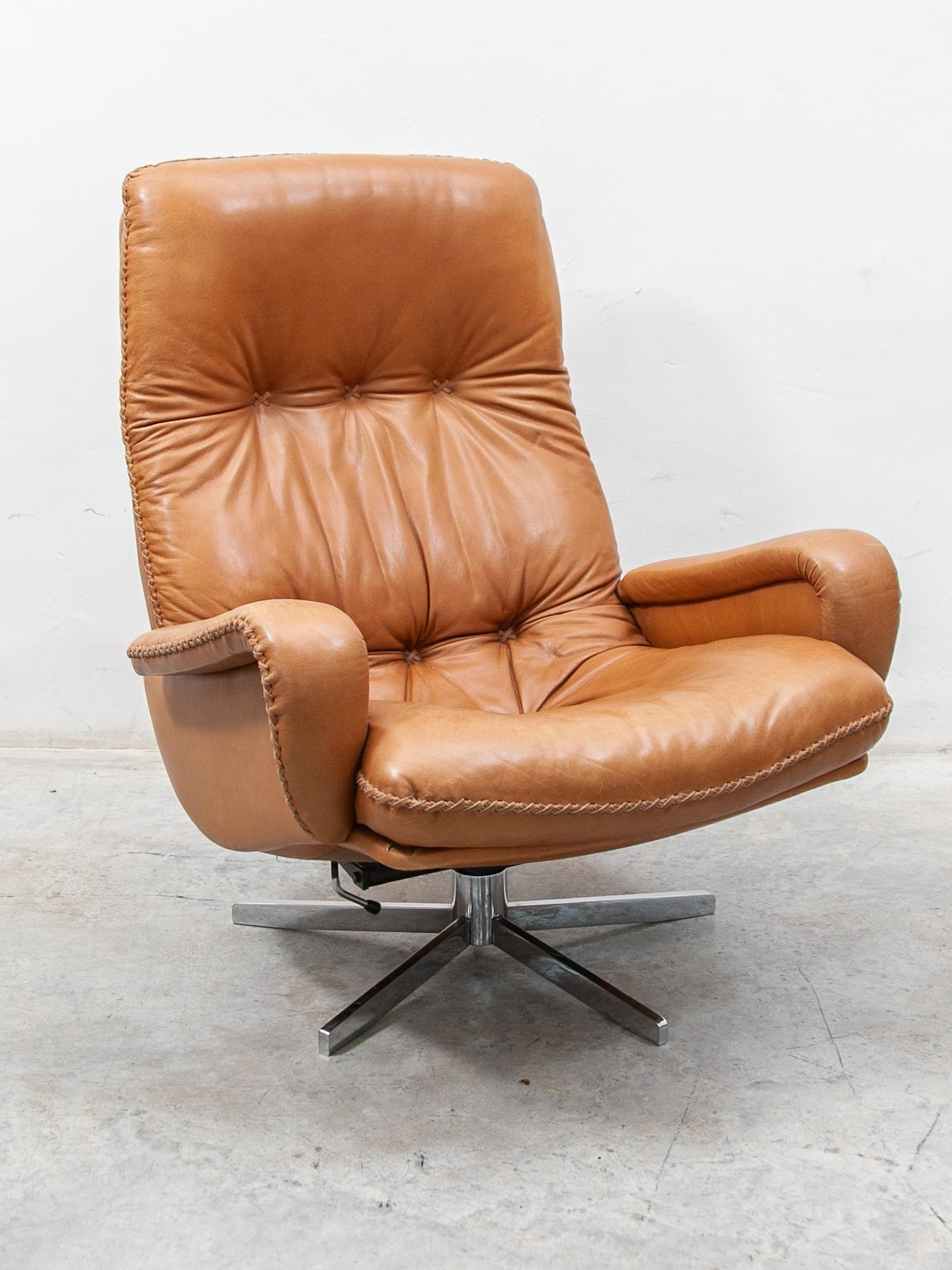 S231 Swivel De Sede Camel Leather Lounge Chair with Footstool, 1970s For Sale 3
