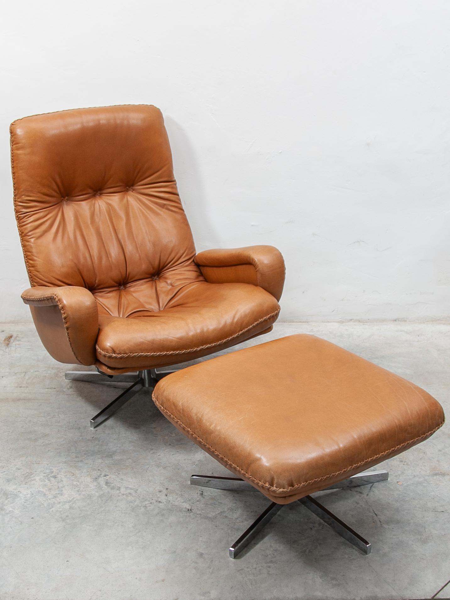 S231 Swivel De Sede Camel Leather Lounge Chair with Footstool, 1970s For Sale 5
