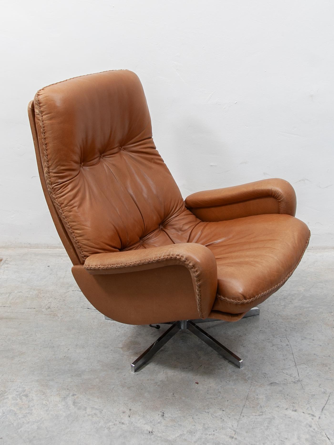 Mid-Century Modern S231 Swivel De Sede Camel Leather Lounge Chair with Footstool, 1970s For Sale