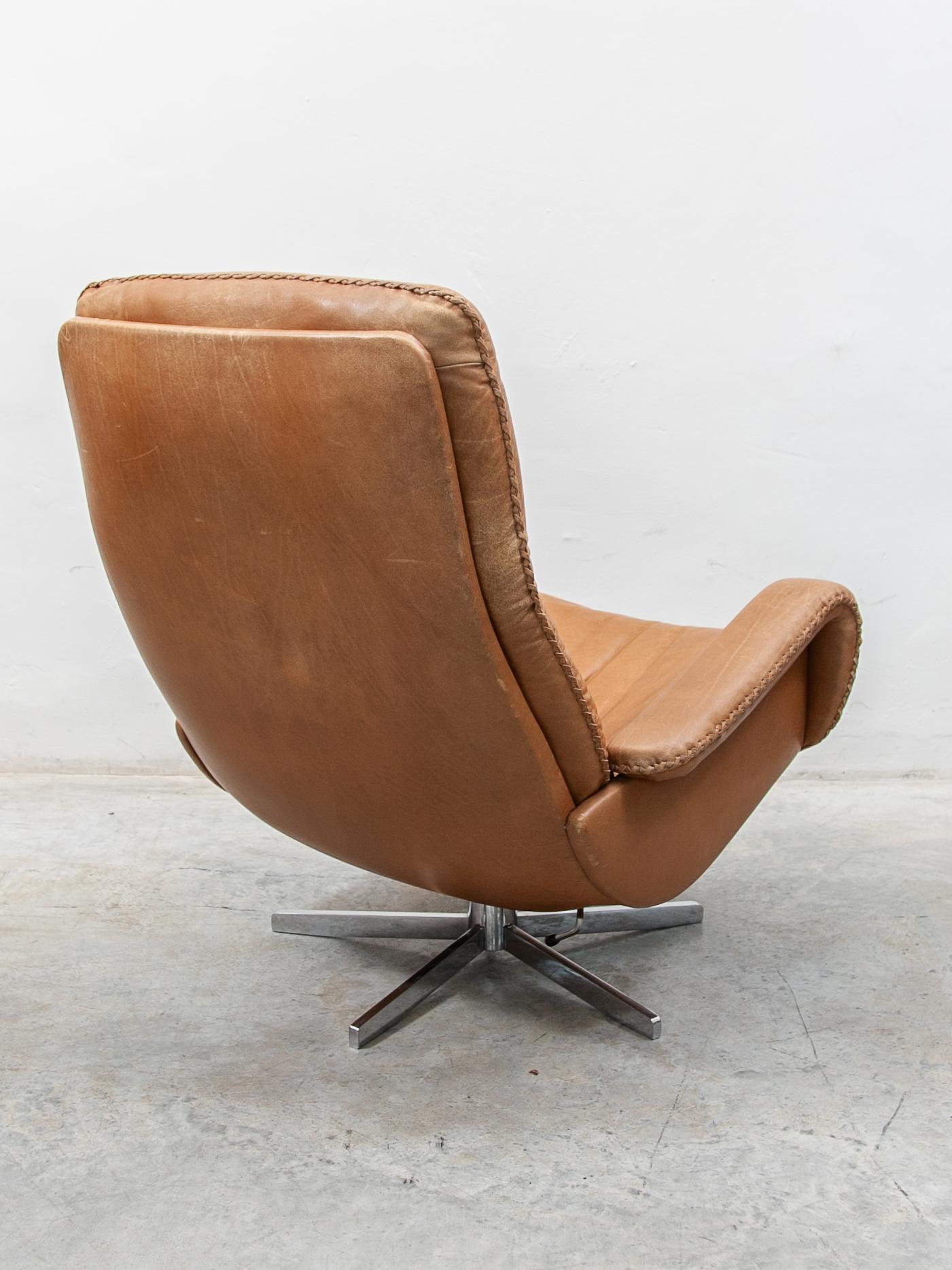 Hand-Crafted S231 Swivel De Sede Camel Leather Lounge Chair with Footstool, 1970s For Sale