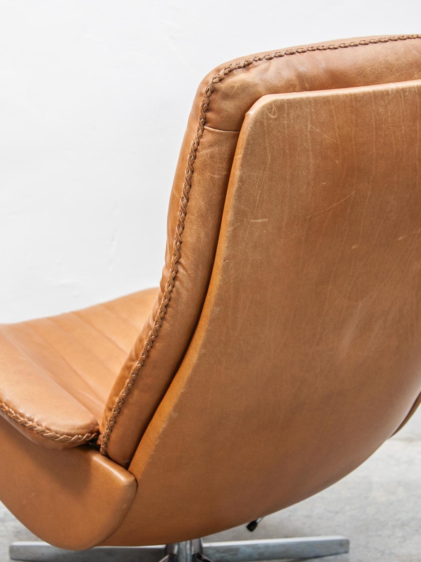 Late 20th Century S231 Swivel De Sede Camel Leather Lounge Chair with Footstool, 1970s For Sale