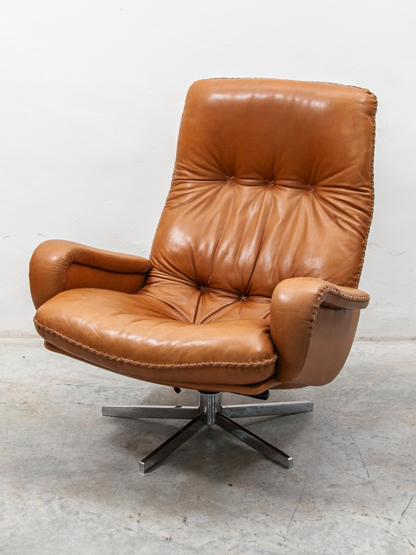 S231 Swivel De Sede Camel Leather Lounge Chair with Footstool, 1970s For Sale 1