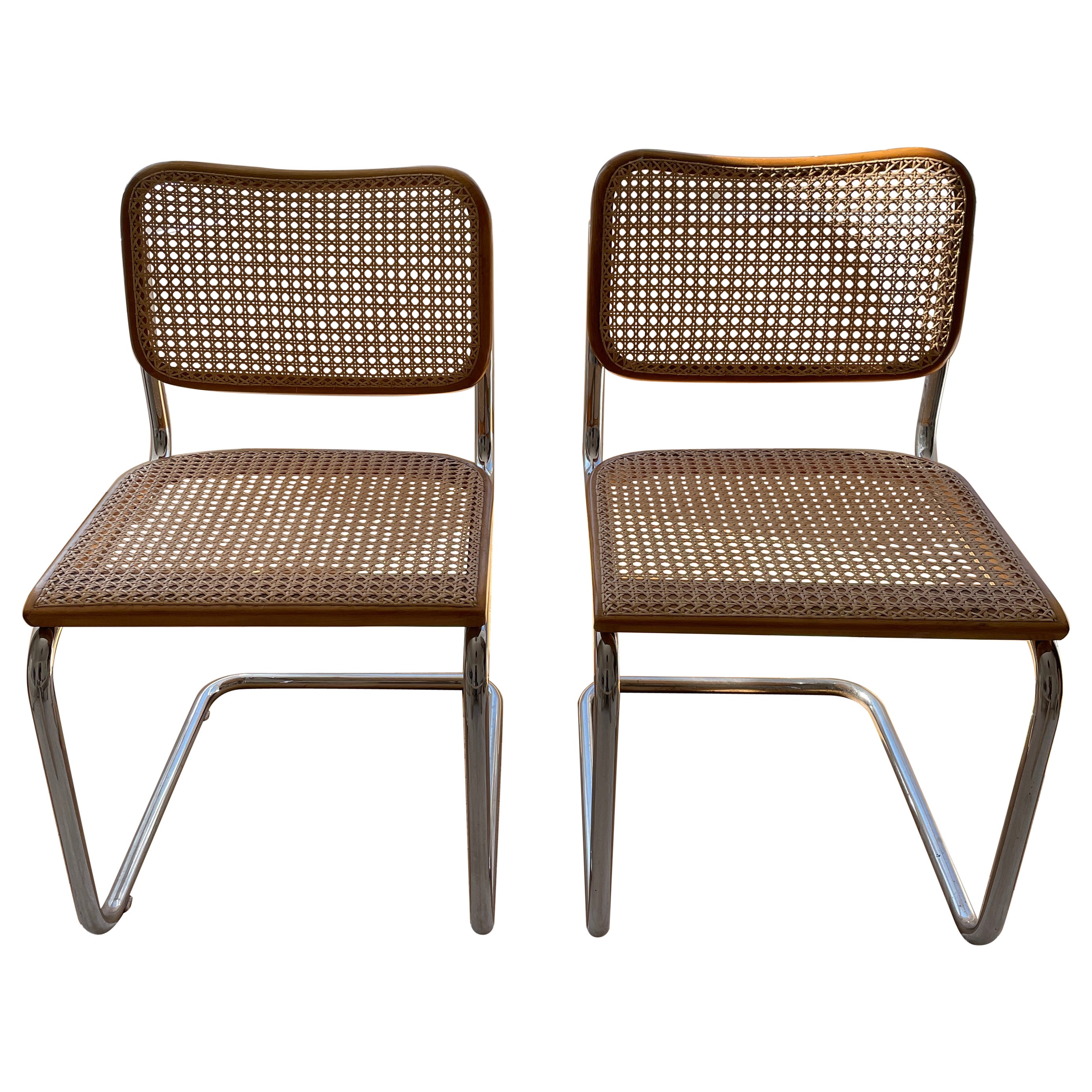 
Höhe: 78cm
Breite: 46cm
Tiefe: 56 cm
Sitzhöhe: 46cm

Designer: Marcel Breuer 
Hersteller: Gavina, Italien
Datum: 1970er Jahre 
MATERIALIEN: Buche, Stahl, Schilfrohr

Beschreibung: Hergestellt für Gavina und aus verchromtem Metall, Holz, Rattan. Das