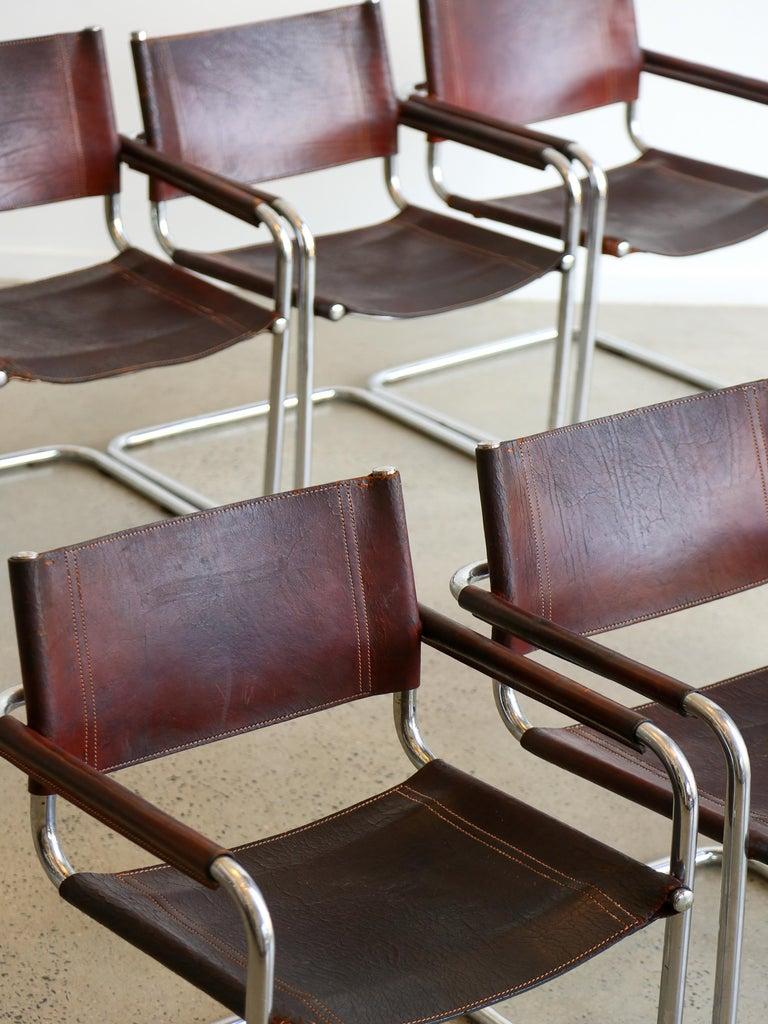 Mid-Century moderno S33 Set di sei sedie in pelle marrone e cromo di Marcel Breuer in vendita