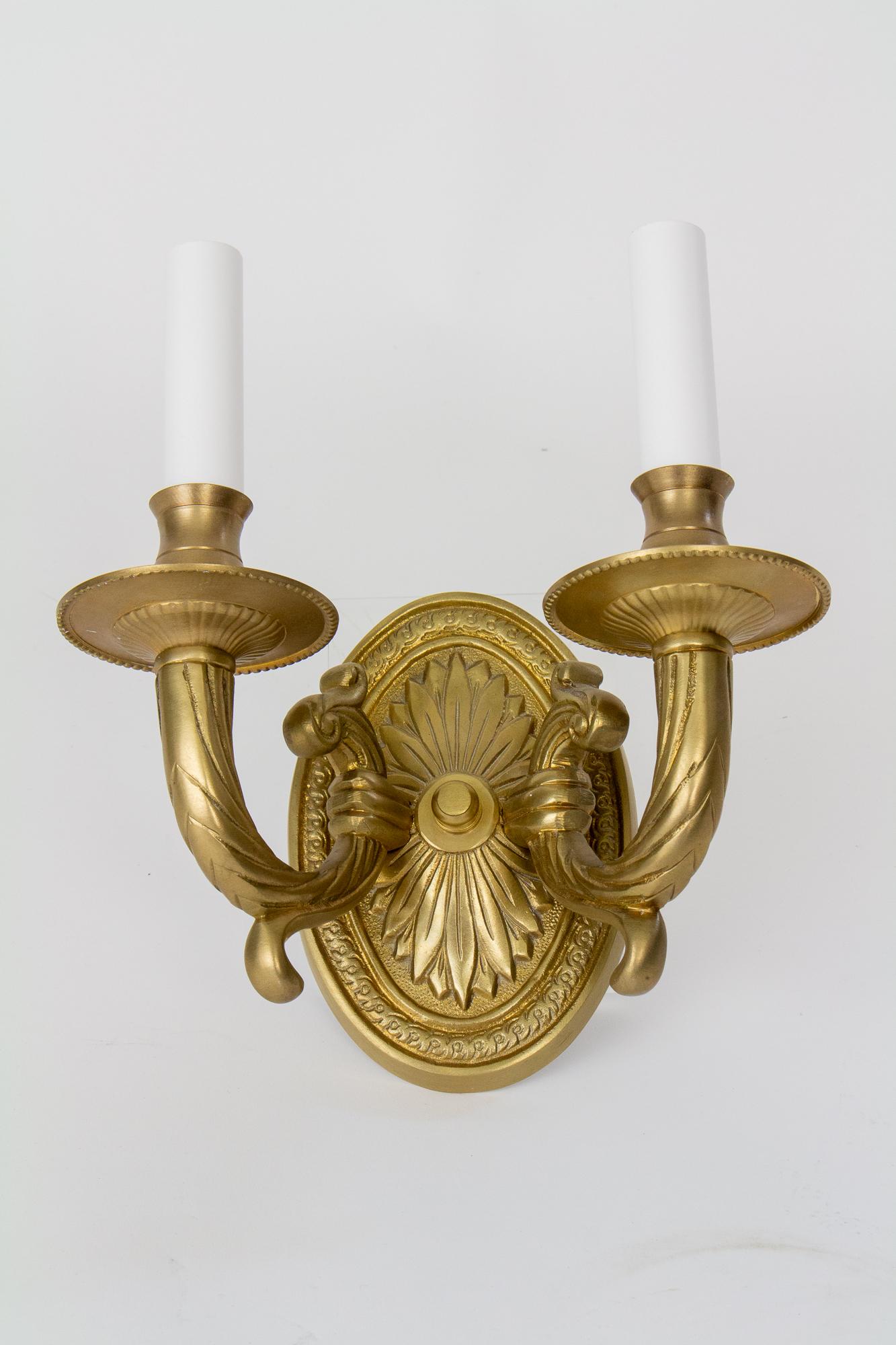 S373 Late 20th Century Cast Brass Two Arm Sconces, a Pair For Sale 1