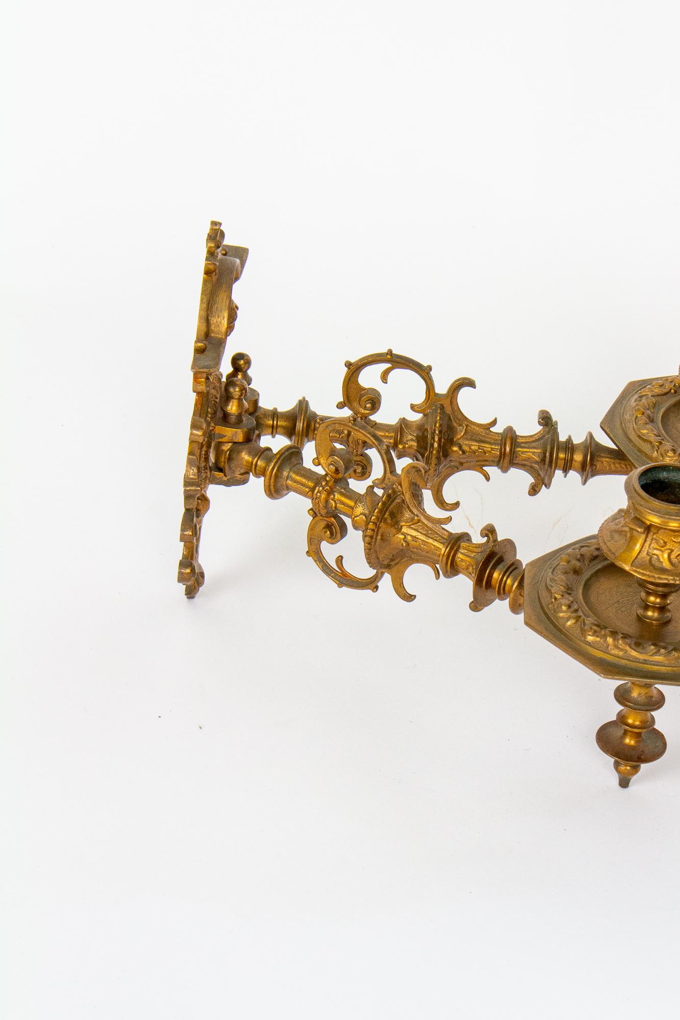 S374 Swing Arm-Kerzenleuchter aus dem 19. Jahrhundert, ein Paar (Bronze) im Angebot