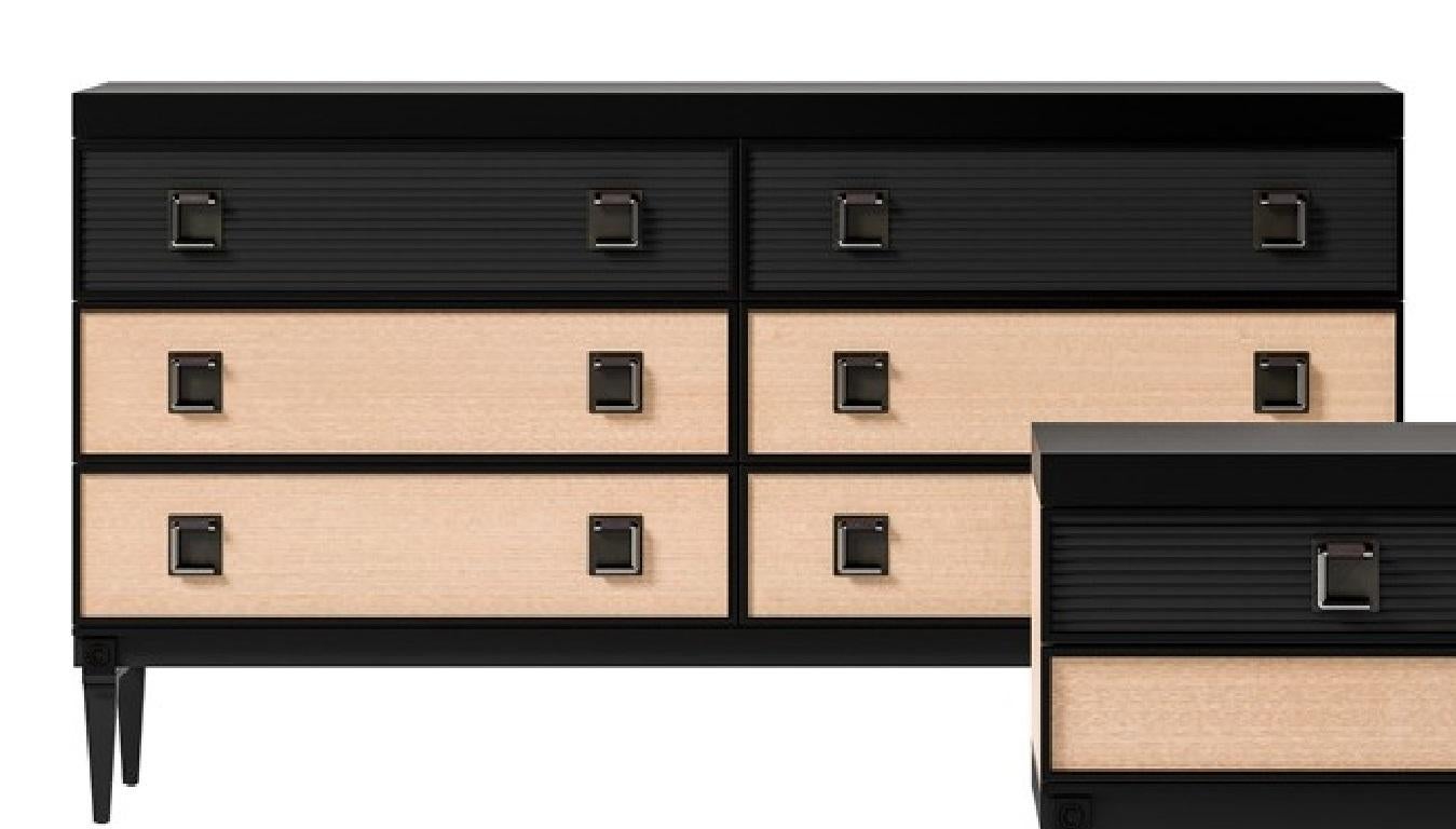 The Sesto Senso low chest of drawers has 6 drawers, 2 of which in 
