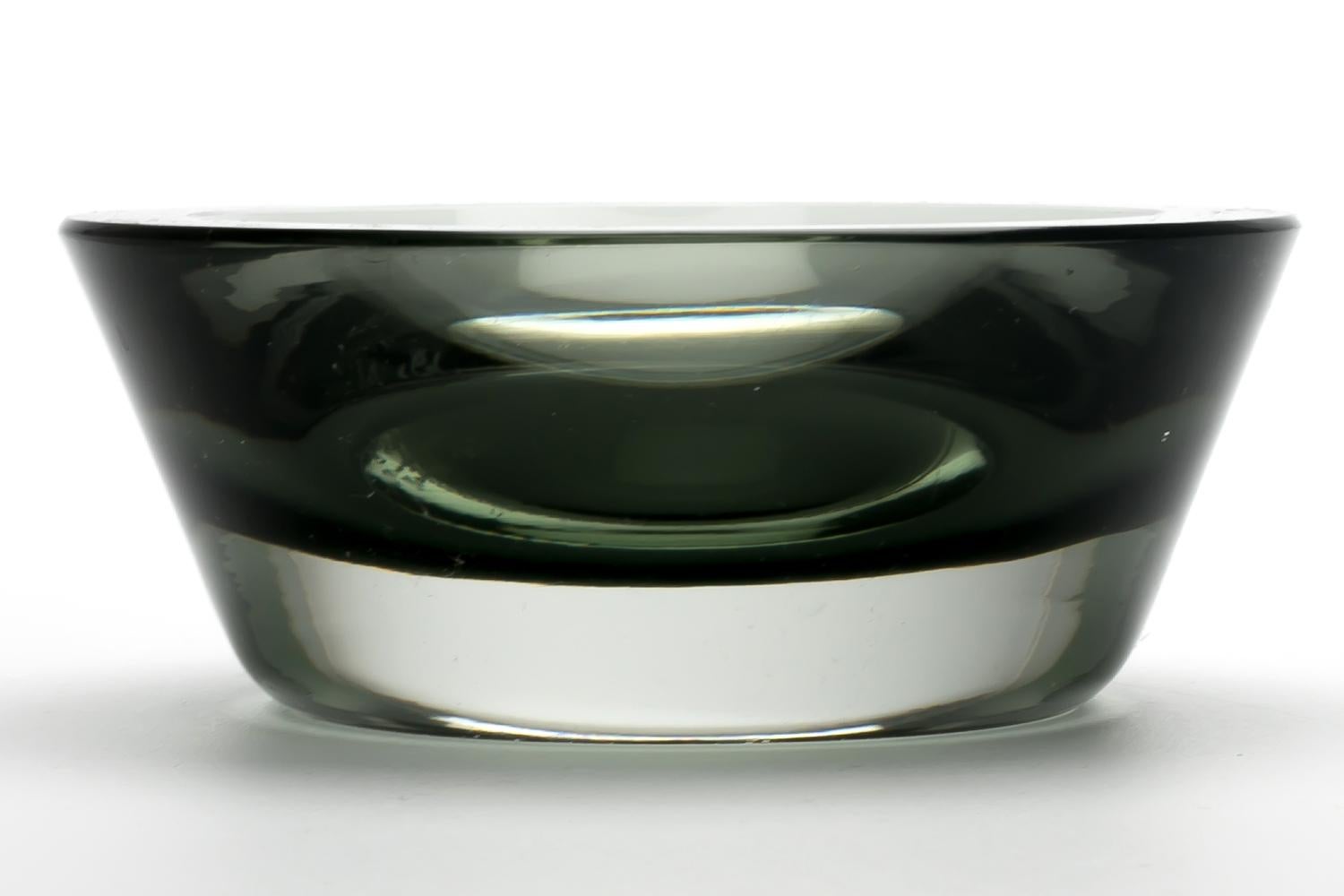 Saara Hopea / ASHTRAY(GREY) SH144 IRREGULAR SIZE / Nuutajärvi (Skandinavische Moderne) im Angebot