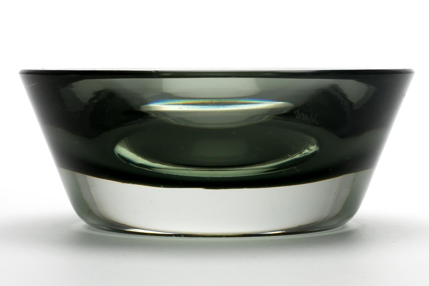 Saara Hopea / ASHTRAY(GREY) SH144 IRREGULAR SIZE / Nuutajärvi (Gegossen) im Angebot