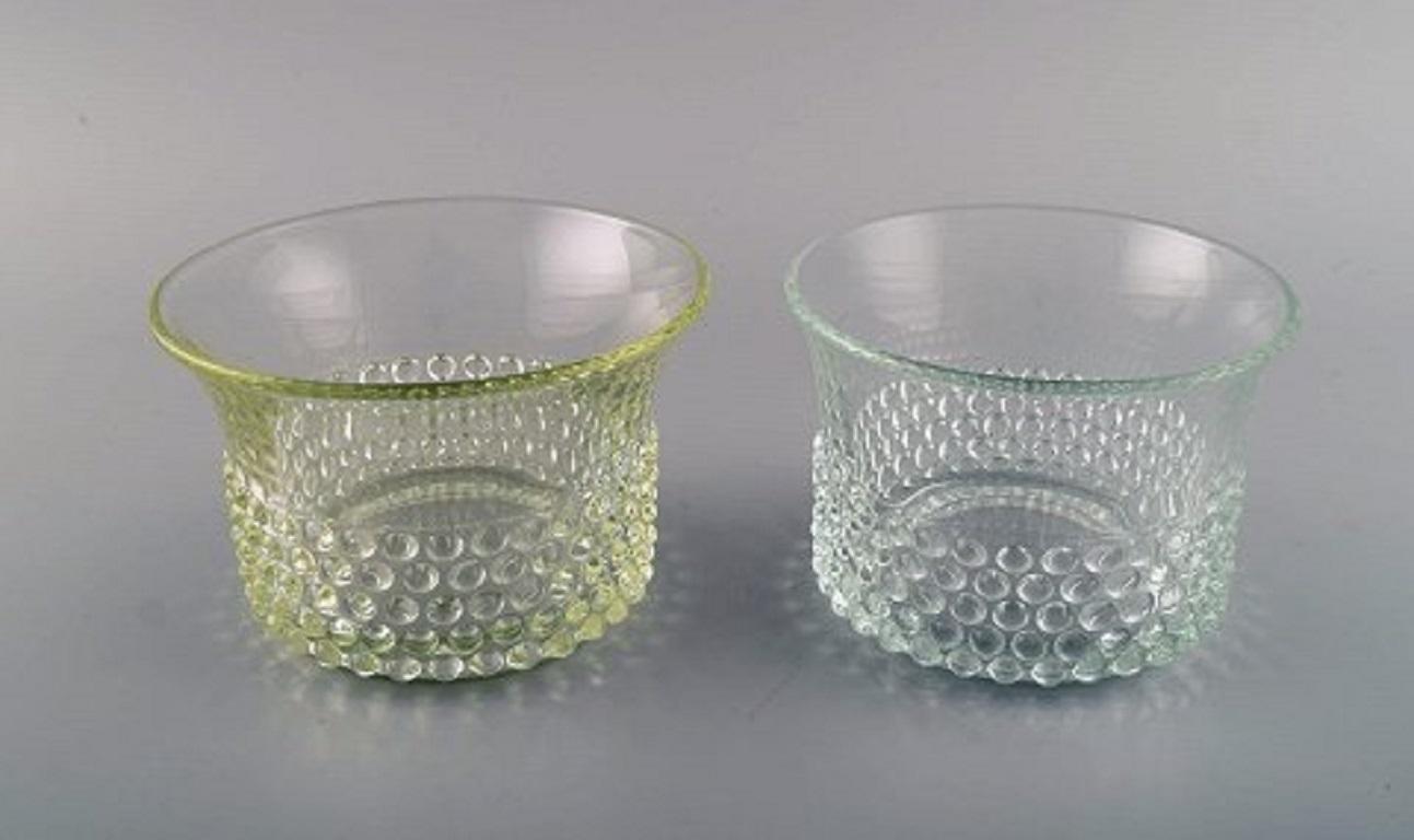 Saara Hopea for Nuutajärvi. Two bowls in art glass. Budded design, 1960s-1970s.
Largest measures: 15 x 9.5 cm.
In excellent condition.