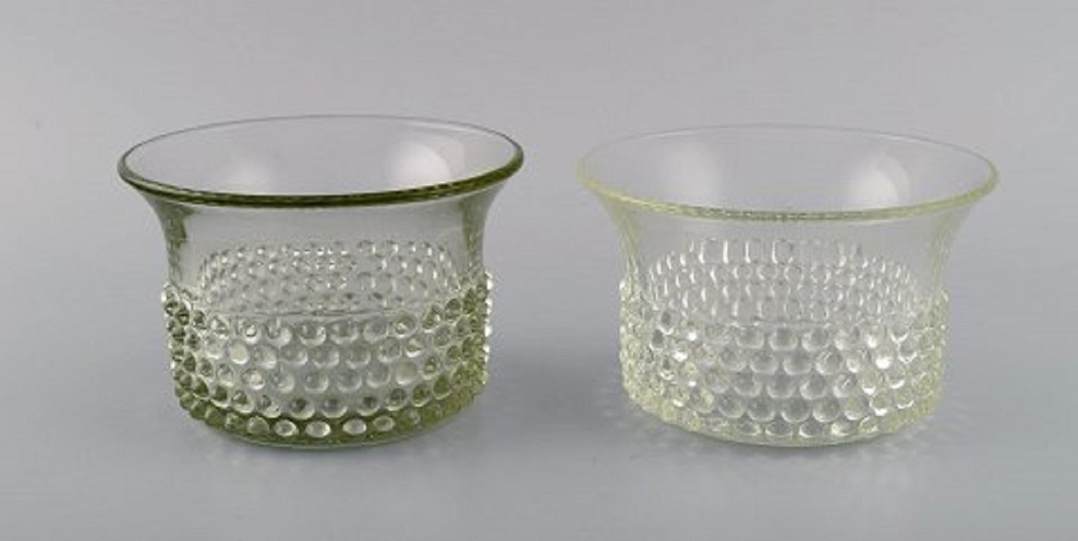 Saara Hopea for Nuutajärvi. Two bowls in art glass. Budded design, 1960s-1970s.
Largest measures: 14.5 x 9.5 cm.
In excellent condition.