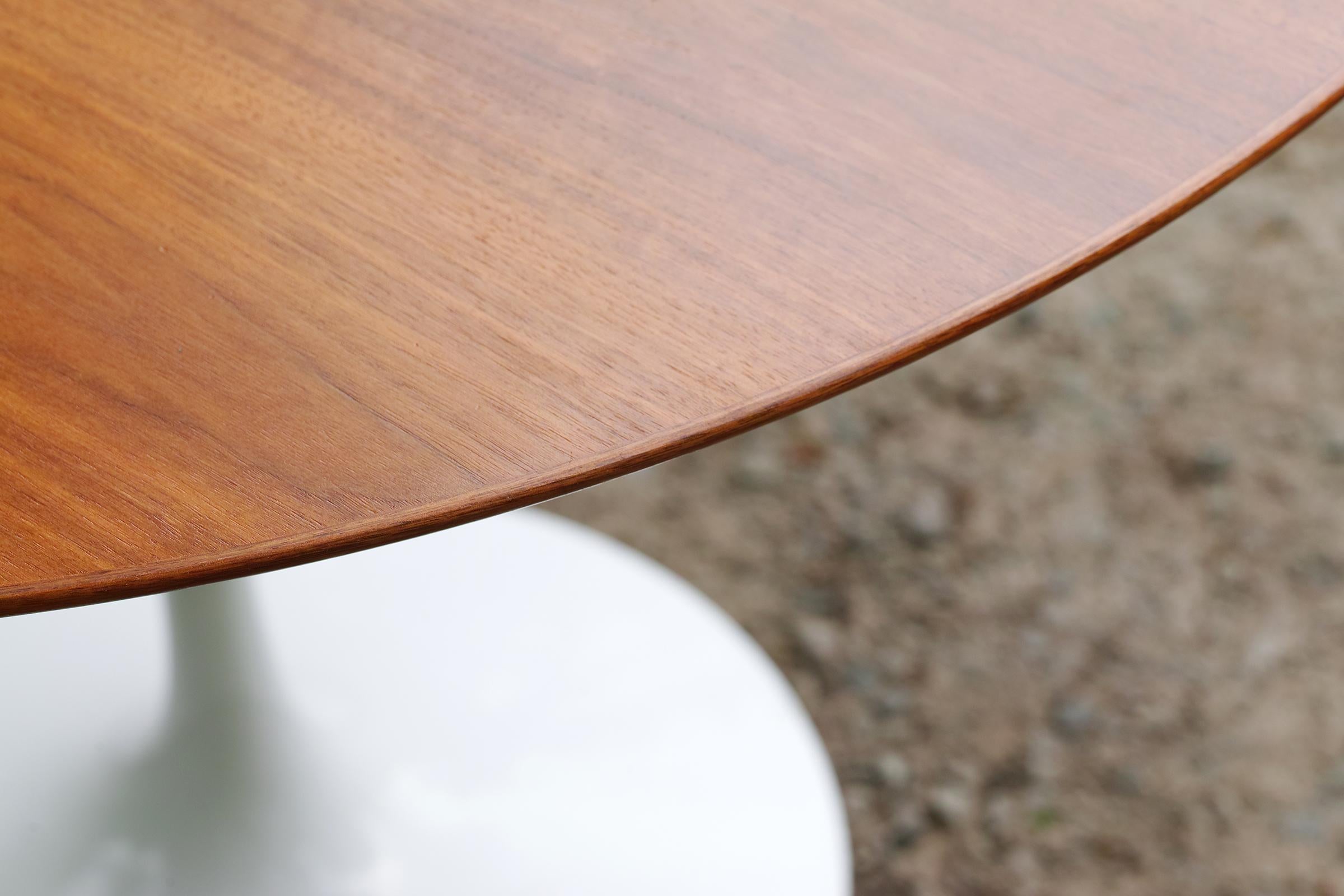 Mid-Century Modern Table de salle à manger Saarinen 42 pouces pour Knoll en vente