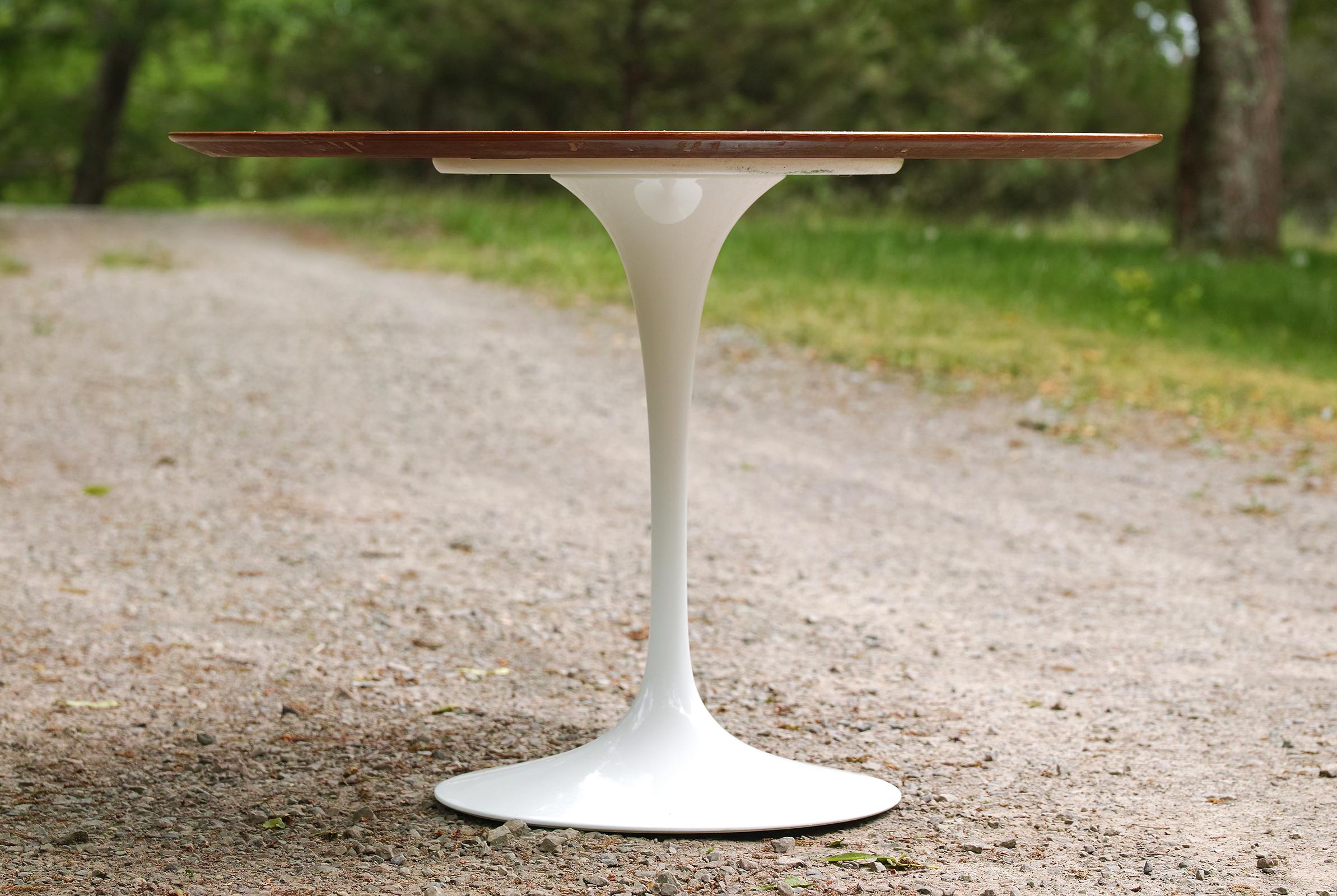 Table de salle à manger Saarinen 42 pouces pour Knoll en vente 1