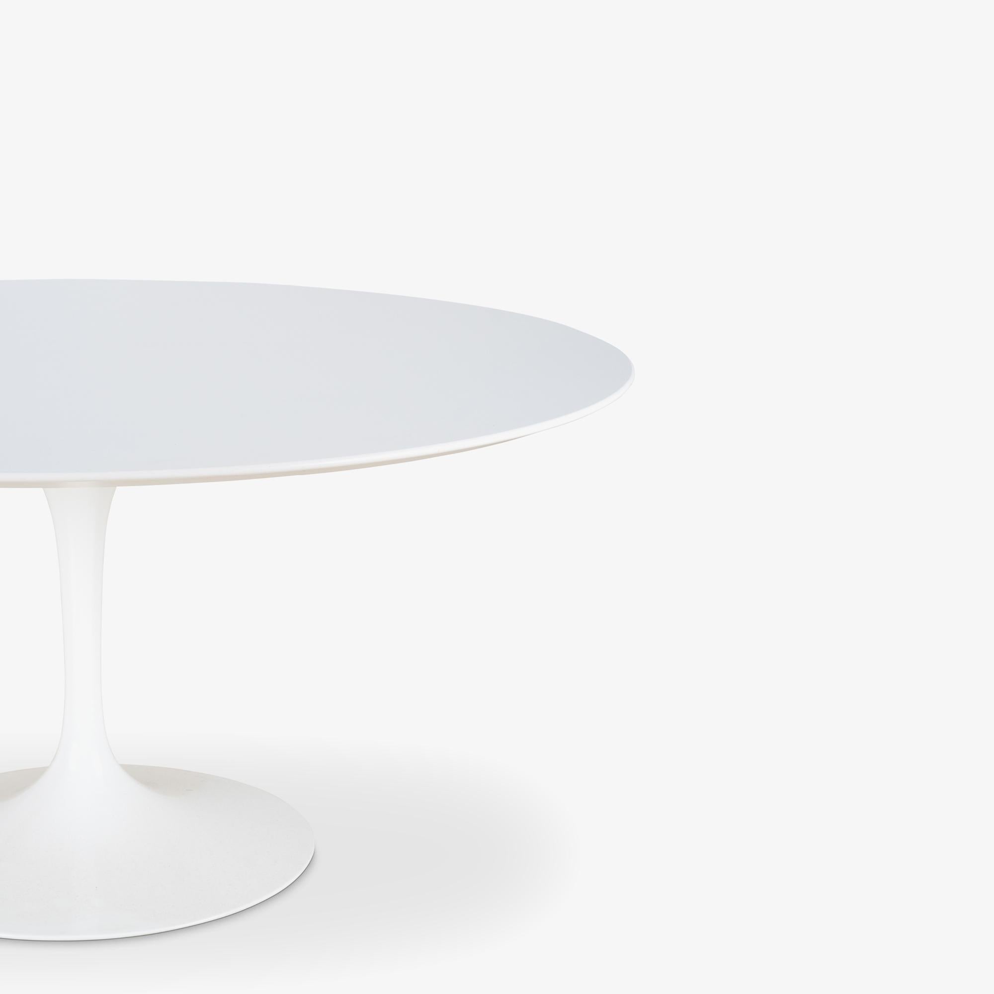 Mesa redonda con pedestal Saarinen 54
