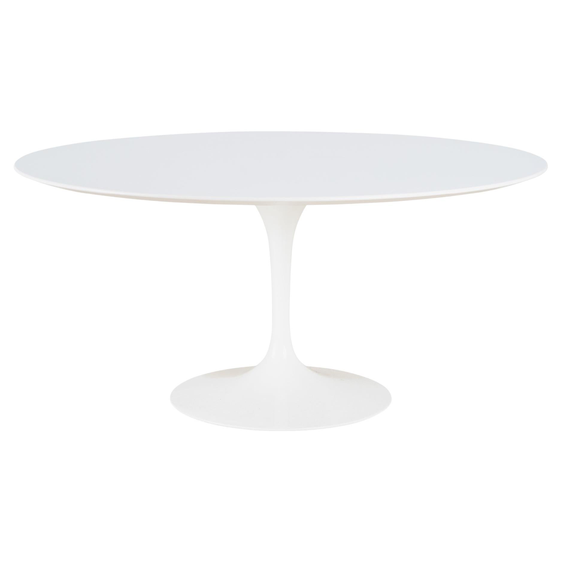 Mesa redonda con pedestal Saarinen 60" Tulip en laminado blanco by Knoll