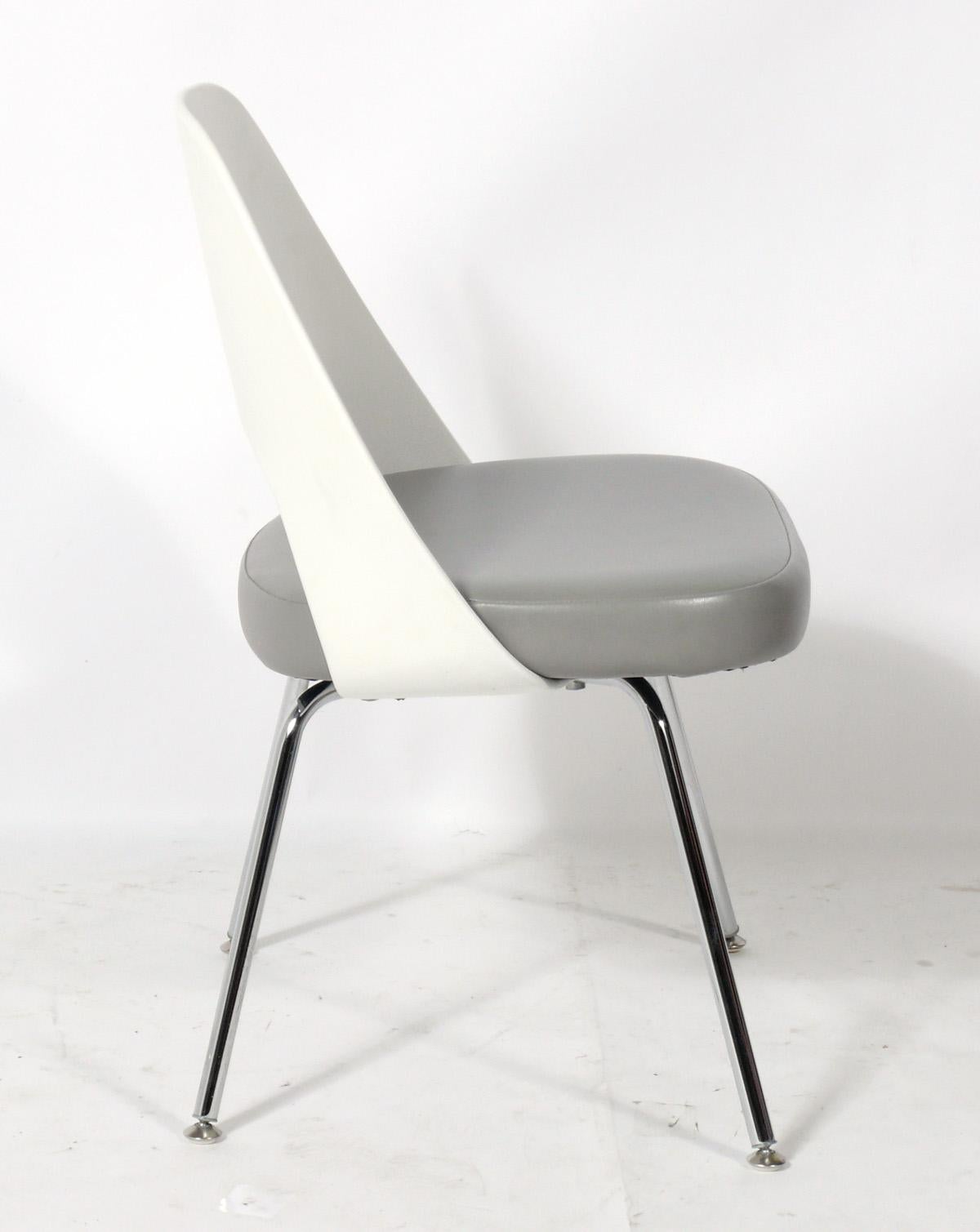 Mid-Century Modern Saarinen Dining Chairs for Knoll For Sale