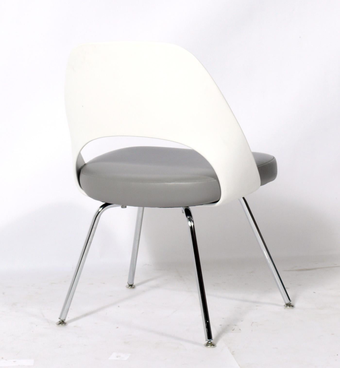 American Saarinen Dining Chairs for Knoll For Sale