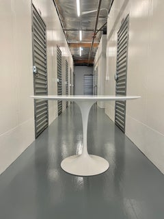Saarinen Dining Table Round in White Laminate with Satin Finish