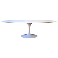 Mesa de comedor Saarinen (ovalada) de Eero Saarinen para Knoll