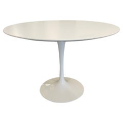 Saarinen Dining Table Round in White Laminate with Satin Finish