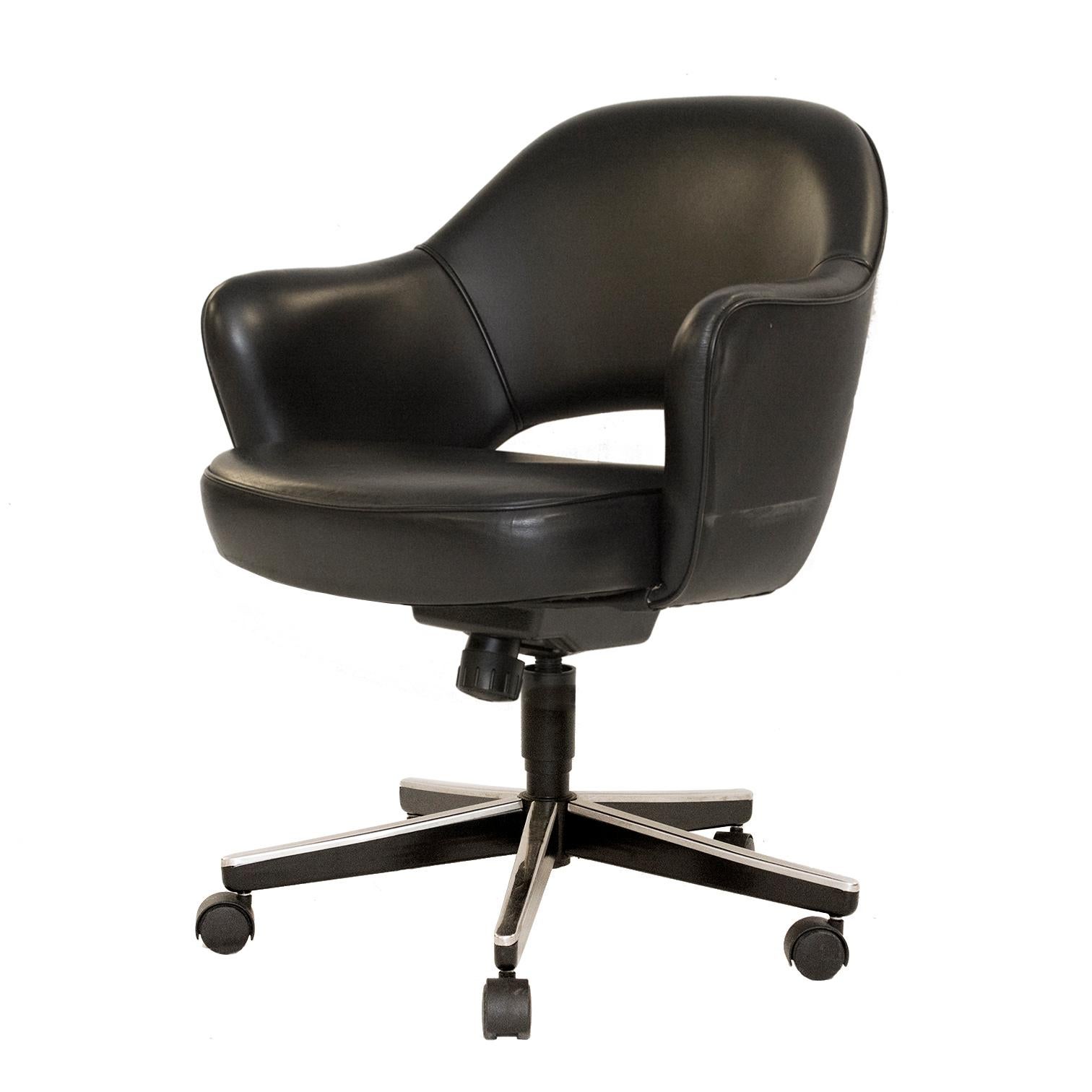 Gorgeous Knoll Saarinen office chair on a contemporary swivel base. These classic chairs come in their original supple black leather and the bases have received a thorough polish. This chair features a contemporary iteration swivel base and is