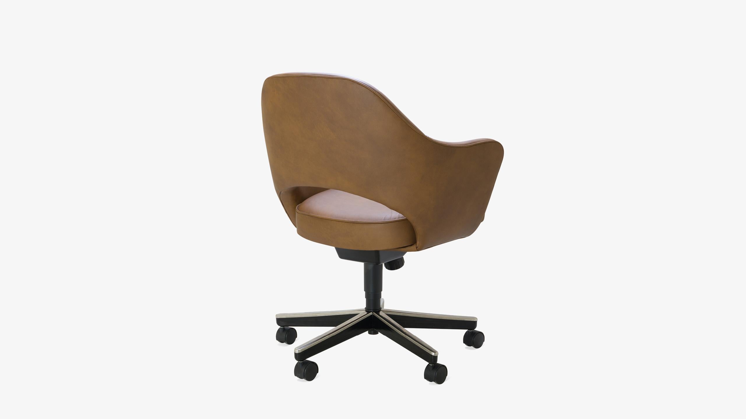 American Saarinen Executive Armchair in Saddle Leather, Swivel Base For Sale