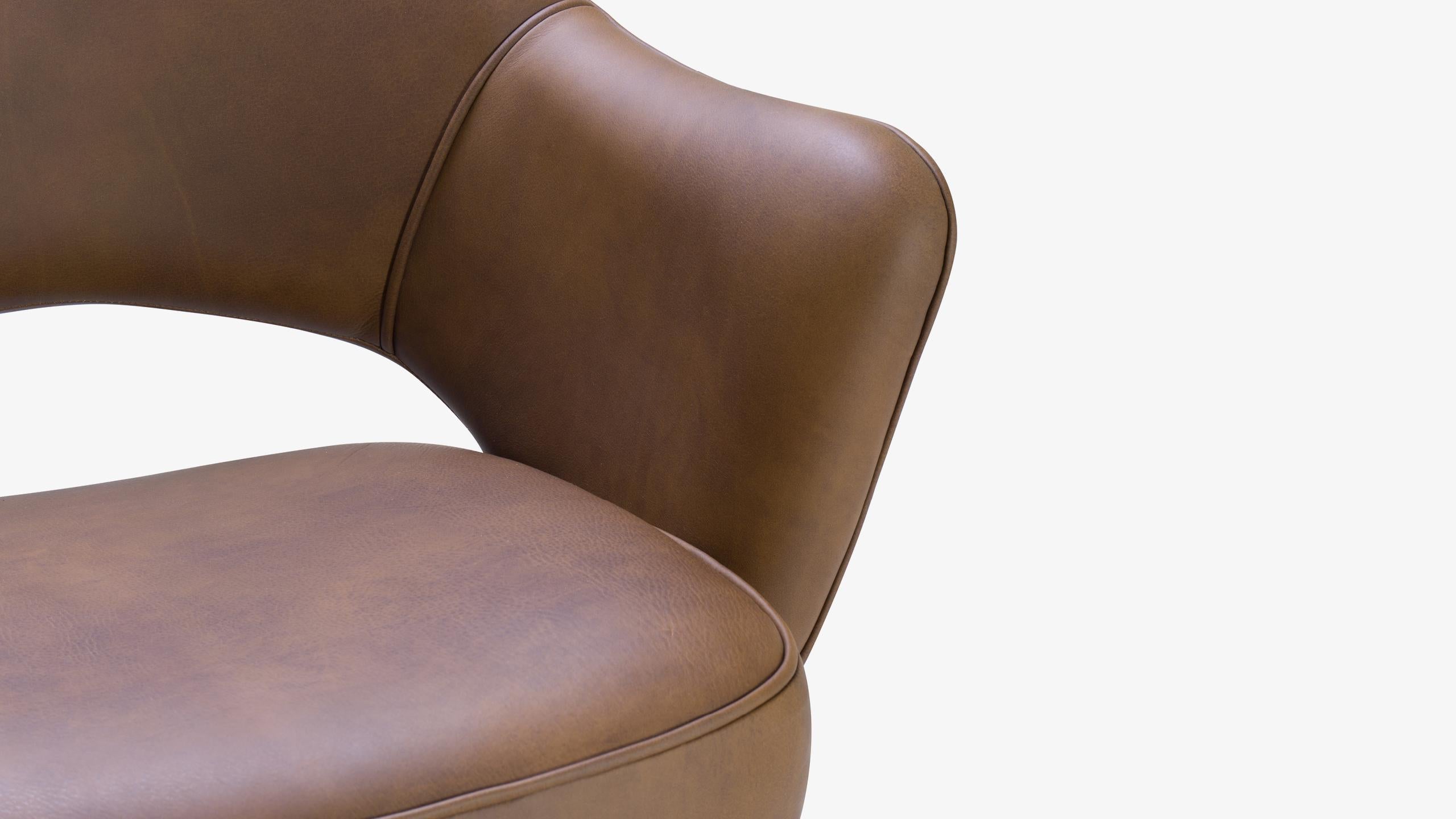 Metal Saarinen Executive Armchair in Saddle Leather, Swivel Base For Sale
