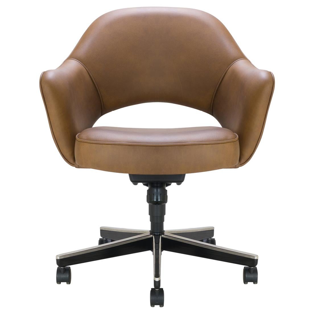 Saarinen Executive Armchair in Saddle Leather, Swivel Base For Sale