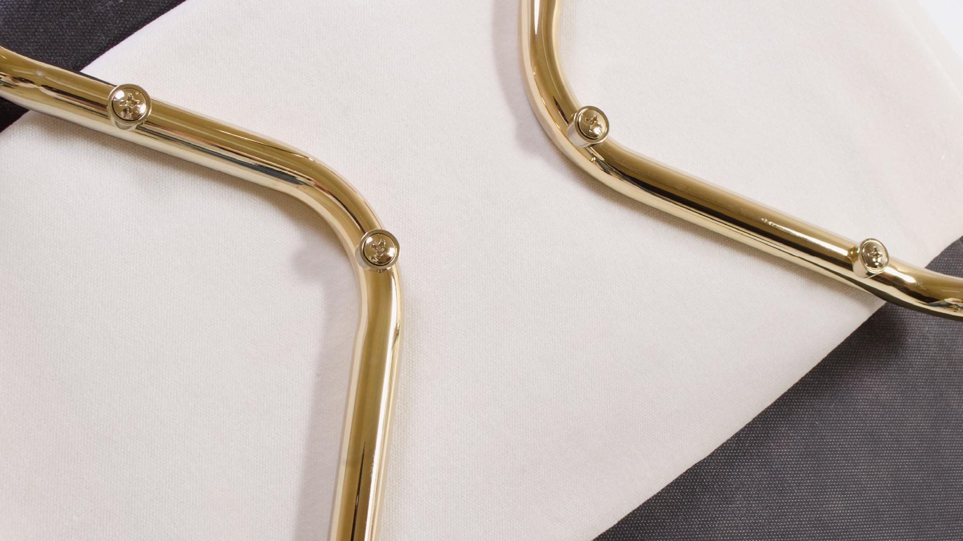 Tissu d'ameublement Fauteuils de direction Saarinen en velours crème, édition dorée en vente