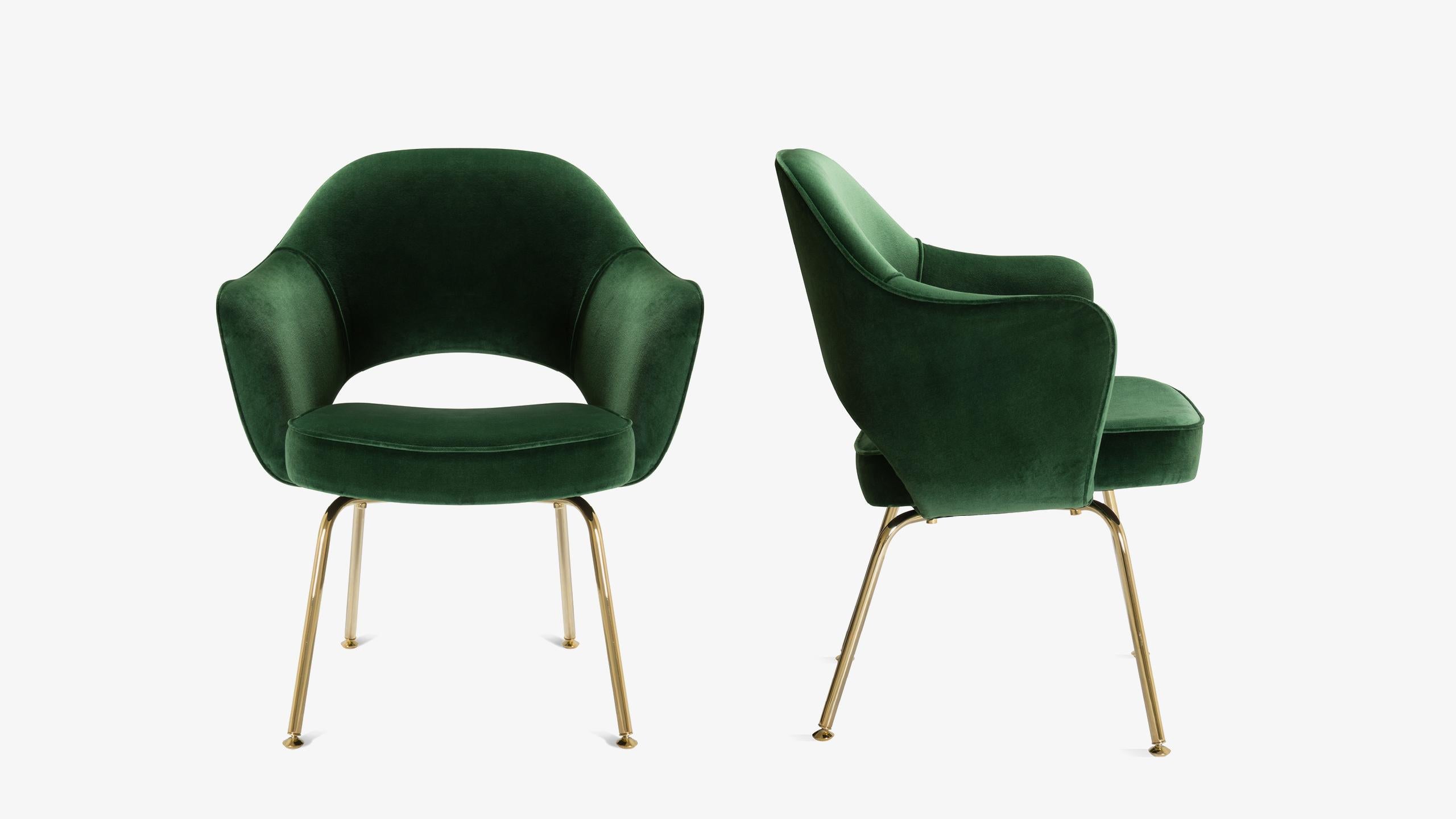 La nouvelle génération des célèbres fauteuils de direction d'Eero Saarinen est arrivée. Il s'agit de fauteuils de direction 100% authentiques d'Eero Saarinen pour Knoll, entièrement restaurés avec une touche d'or supplémentaire.

Depuis des