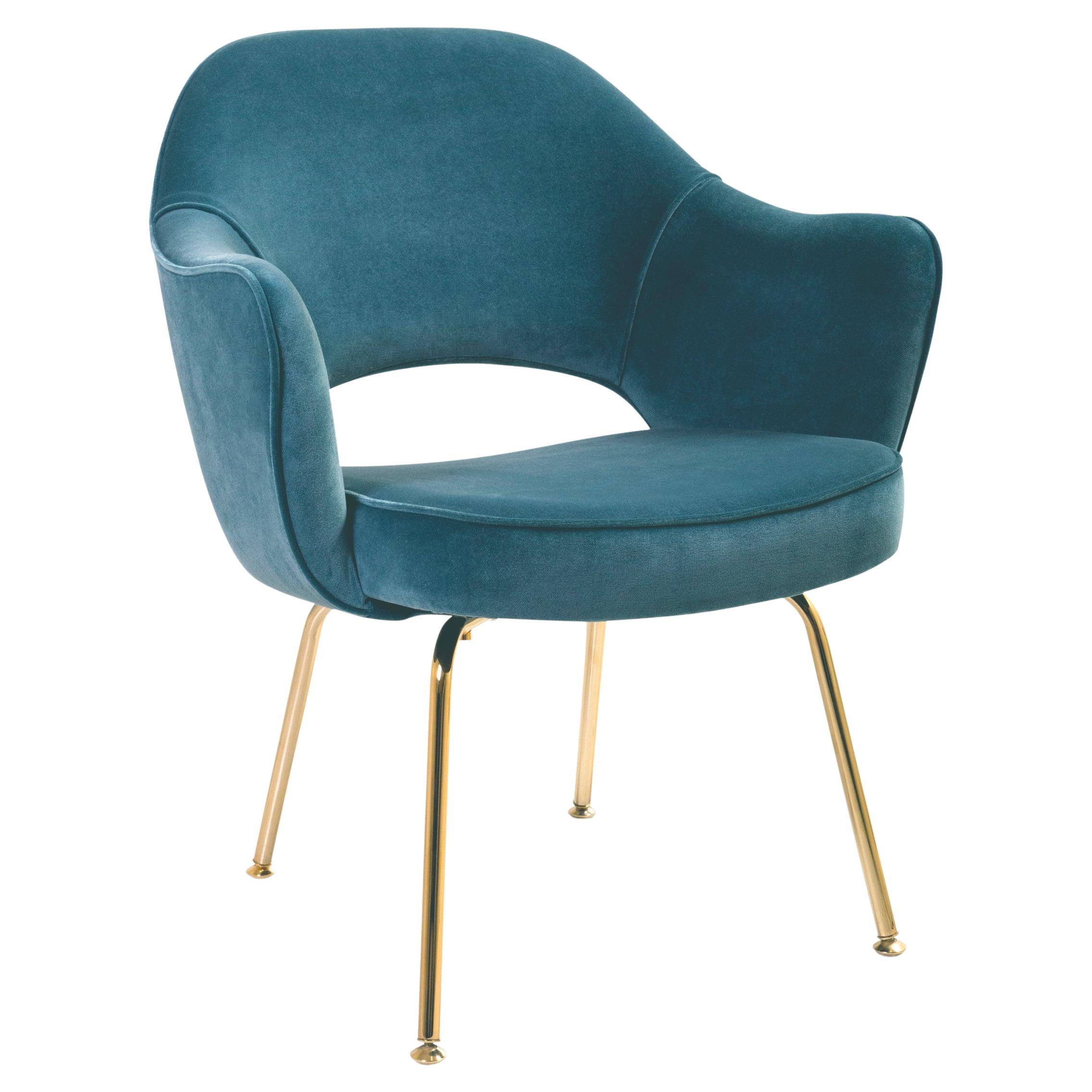 Mid-Century Modern Saarinen Executive Arm Chairs in Pavo Blue Velvet, Gold Edition, Pair For Sale