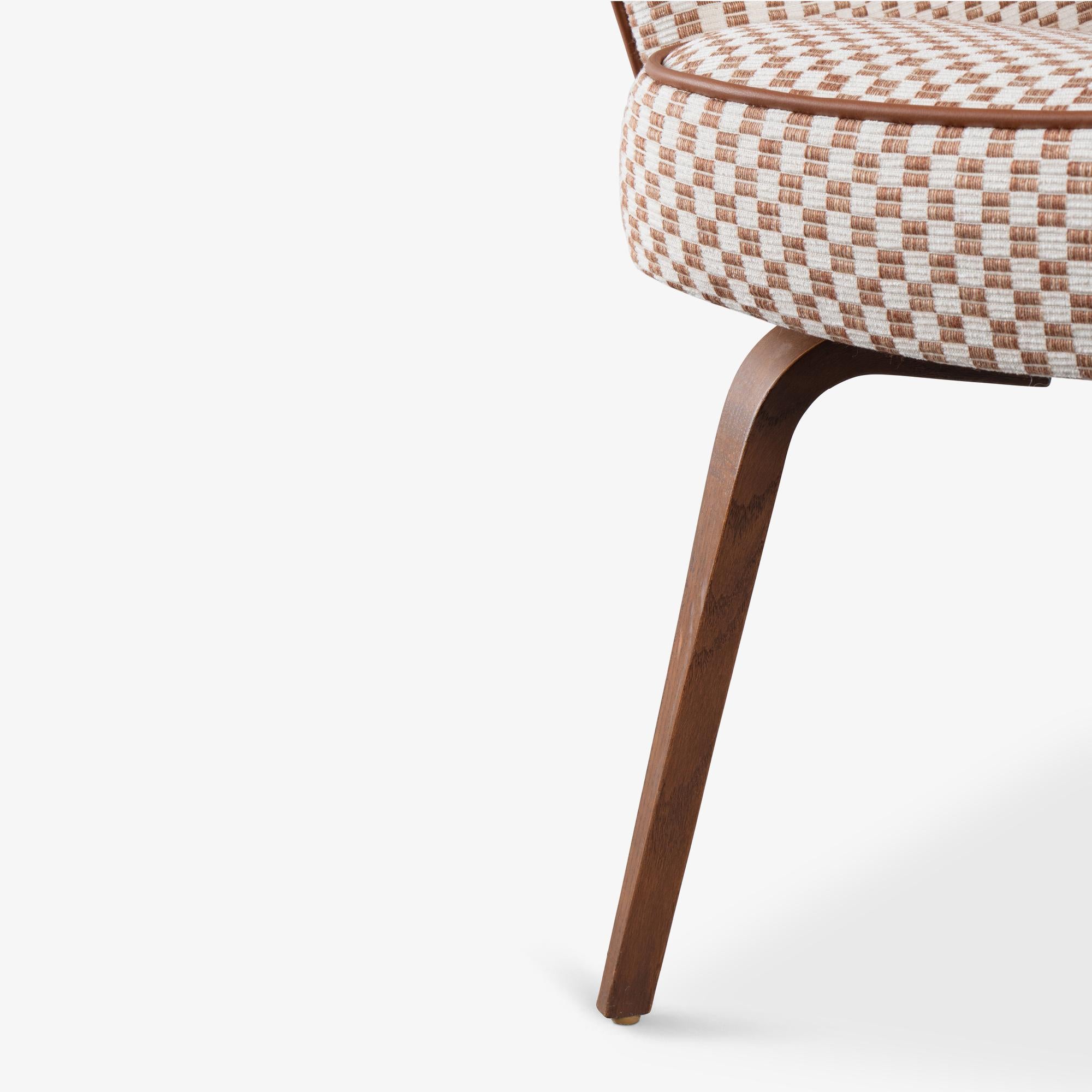 Poltrone direzionali Saarinen in tessuto, pelle e noce di Schumacher, set di 8 pezzi in vendita 6