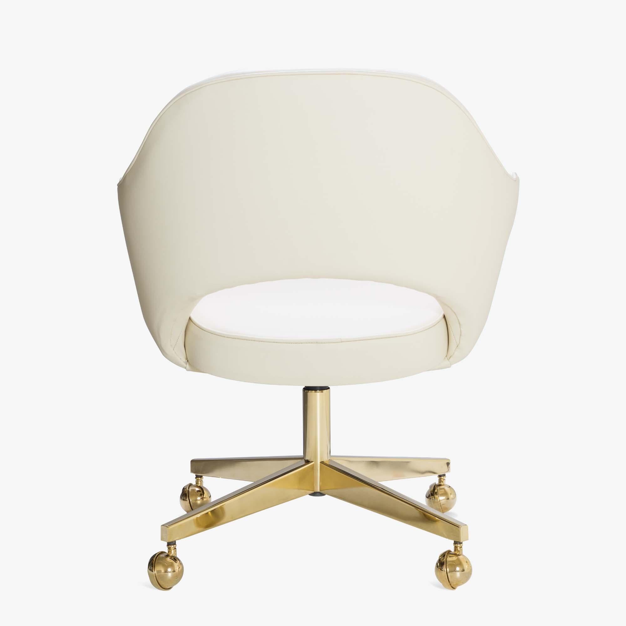 Plated Saarinen Executive Armchair in Creme Leather on Swivel Base, Gold Edition