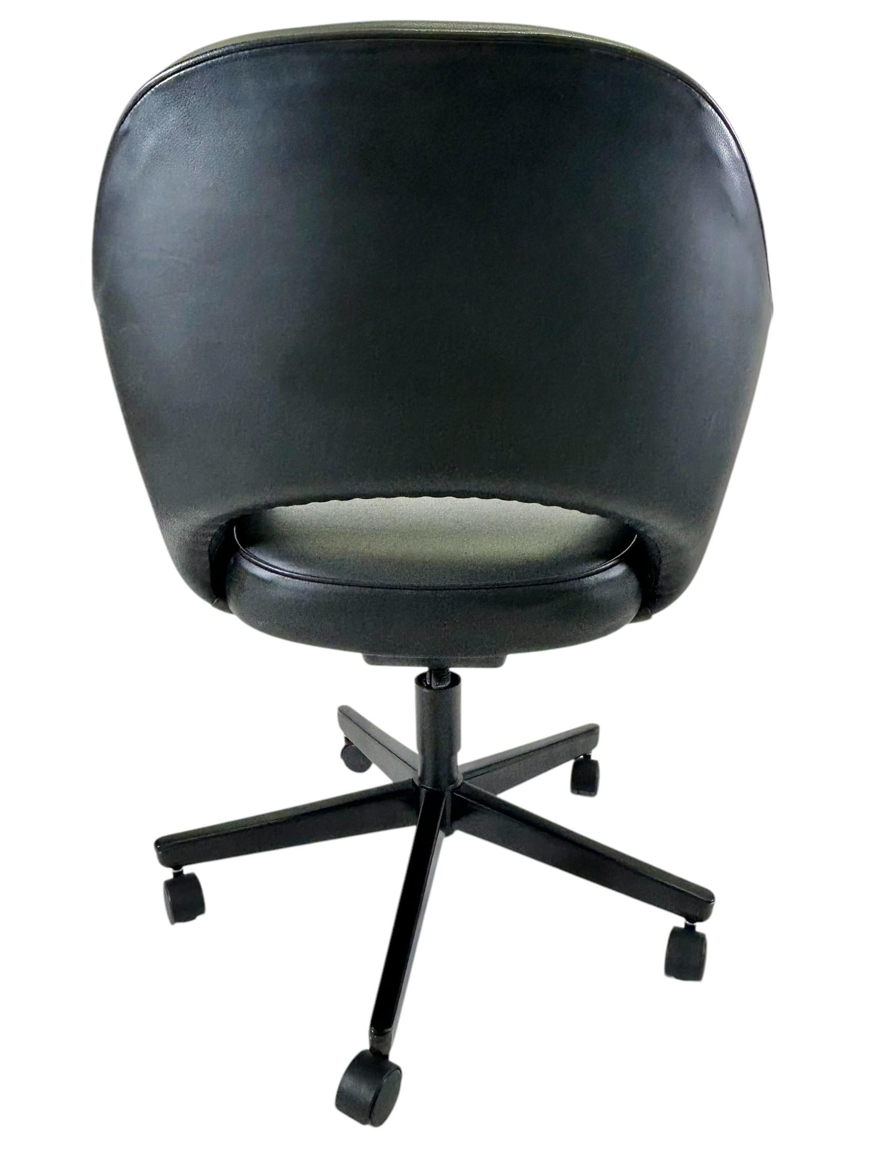 Contemporary Saarinen Executive Armchair in Obsidian Black Leather, Black Swivel Base. For Sale