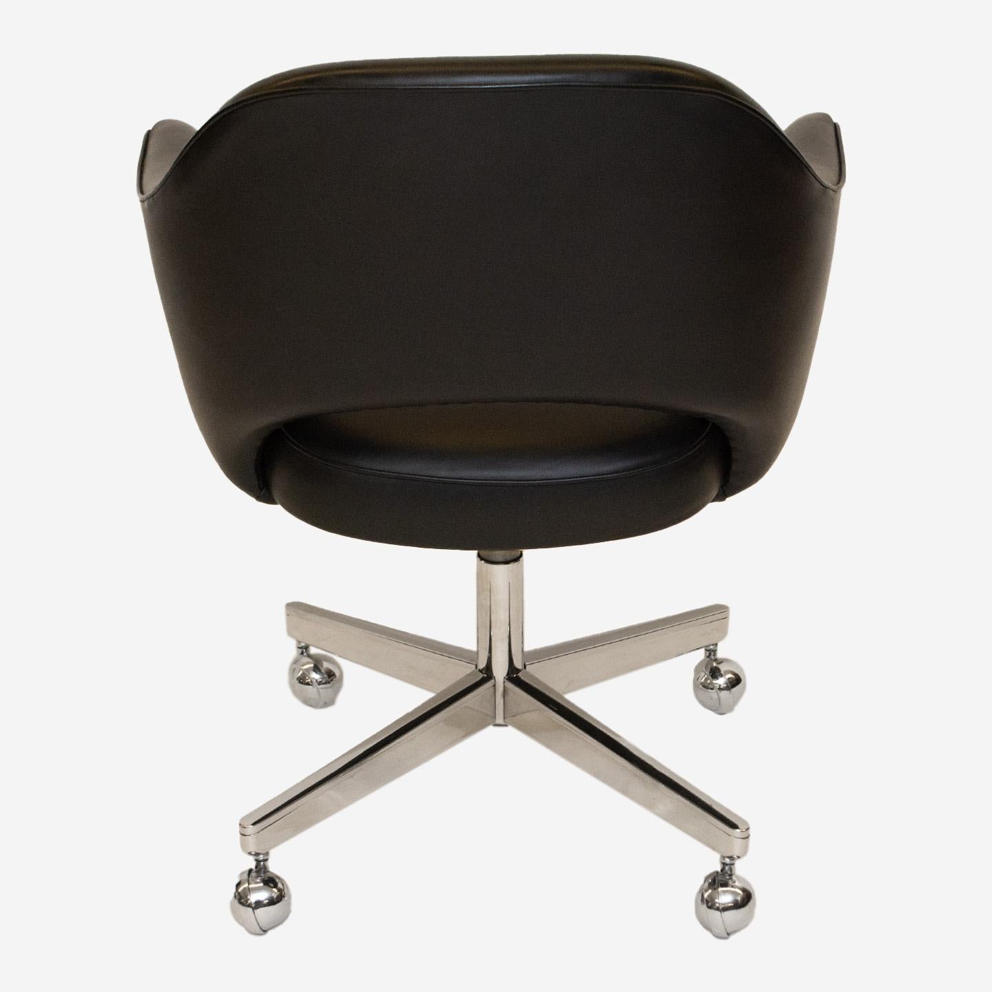 Late 20th Century Saarinen Executive Armchair in Original Black Leather, Nickel Swivel Base