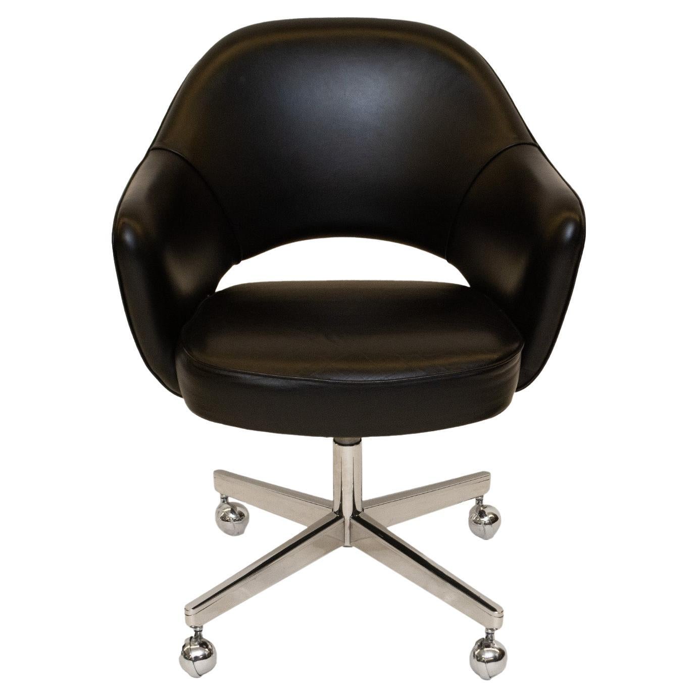 This gorgeous vintage Knoll Saarinen Executive Armchair comes in its original supple black leather in very good condition. There is very minor wear. This particular chair has been installed, with a vintage swivel base, newly plated in nickel to