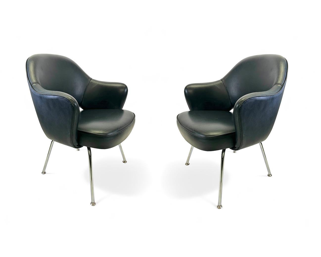 Saarinen Executive Armchair in Original Black Leather, Steel Tubular Legs For Sale 3