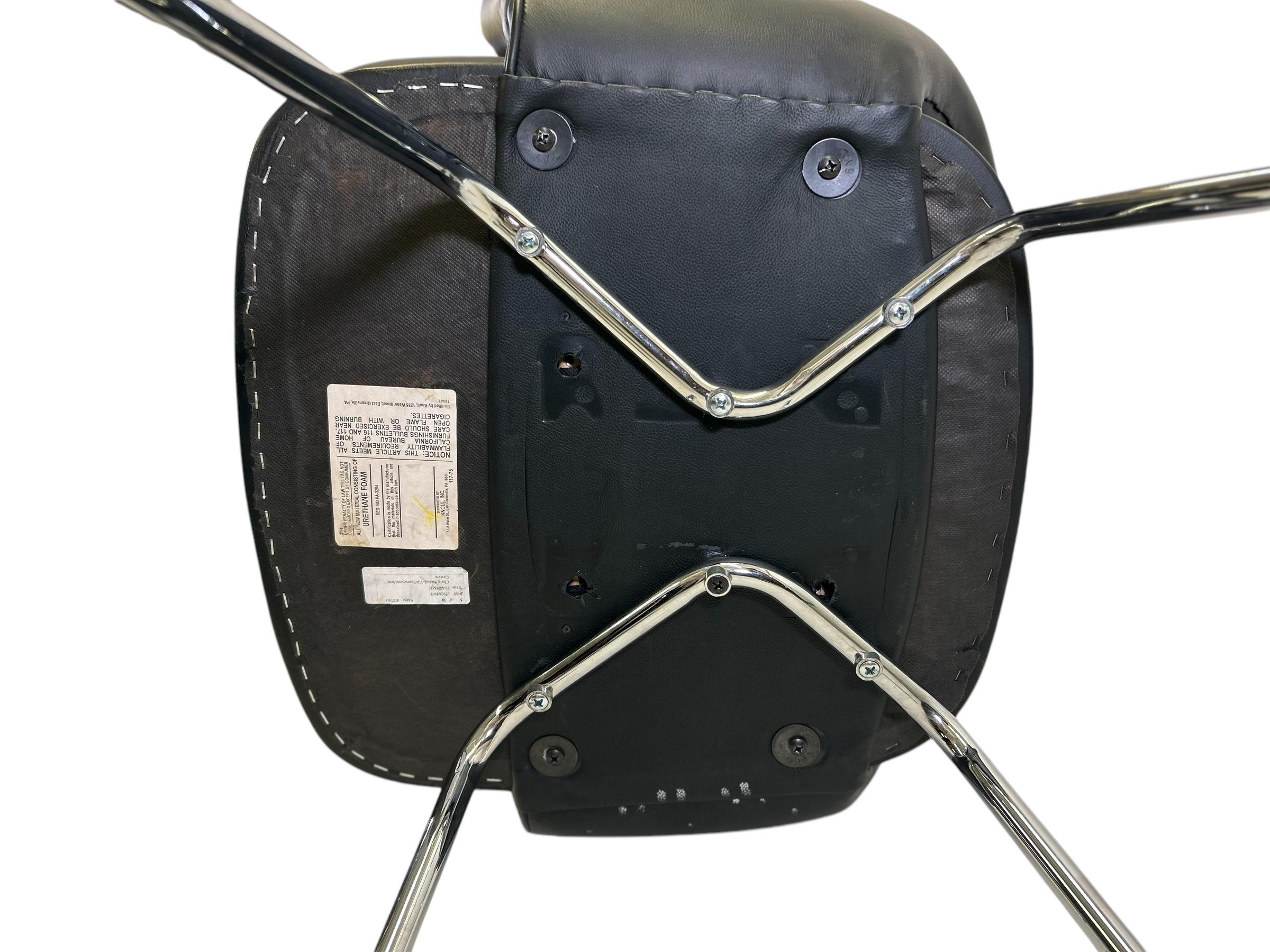 Saarinen Executive Armchair in Original Black Leather, Steel Tubular Legs For Sale 4