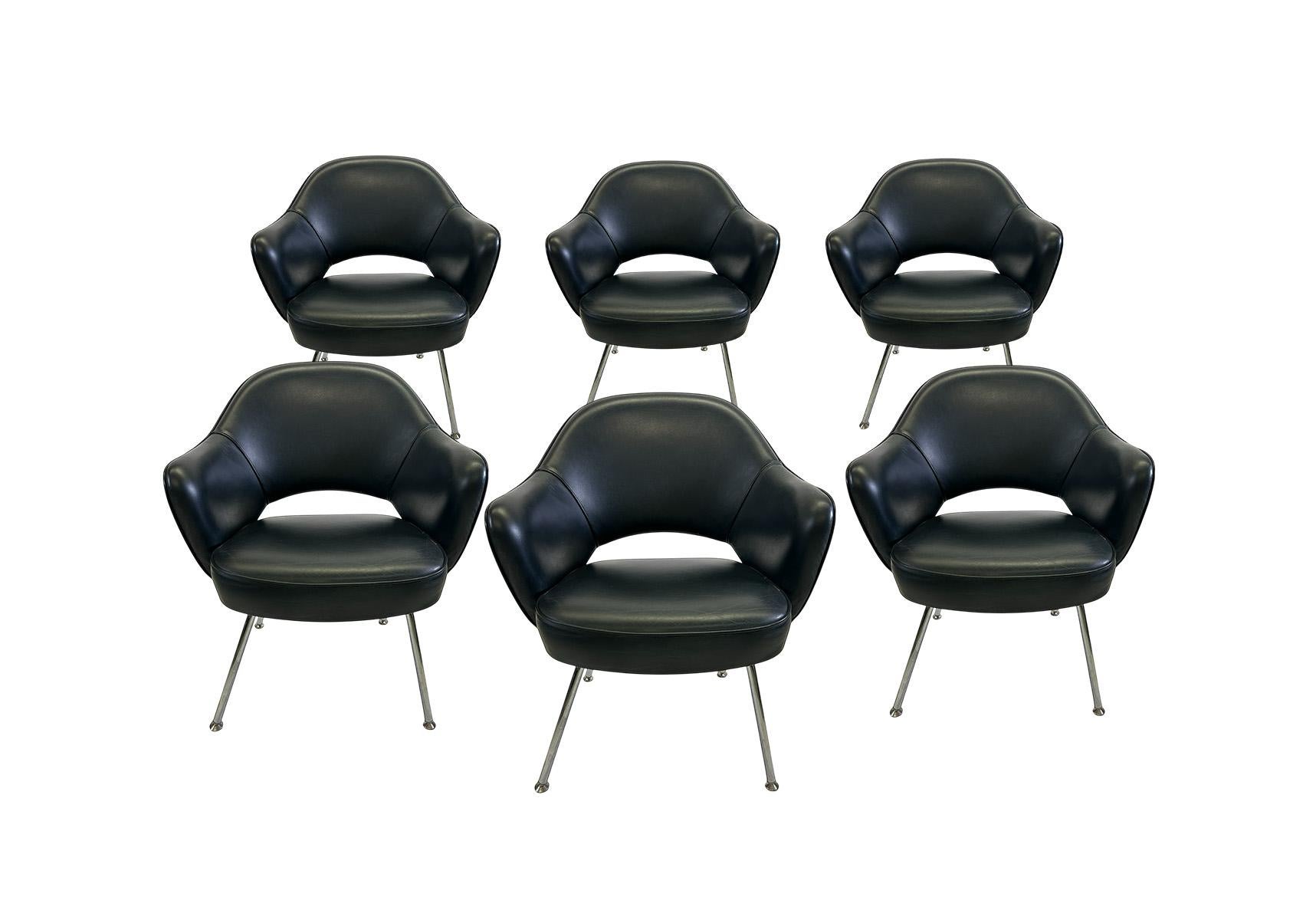 Mid-Century Modern Saarinen Executive Armchair in Original Black Leather, Steel Tubular Legs For Sale