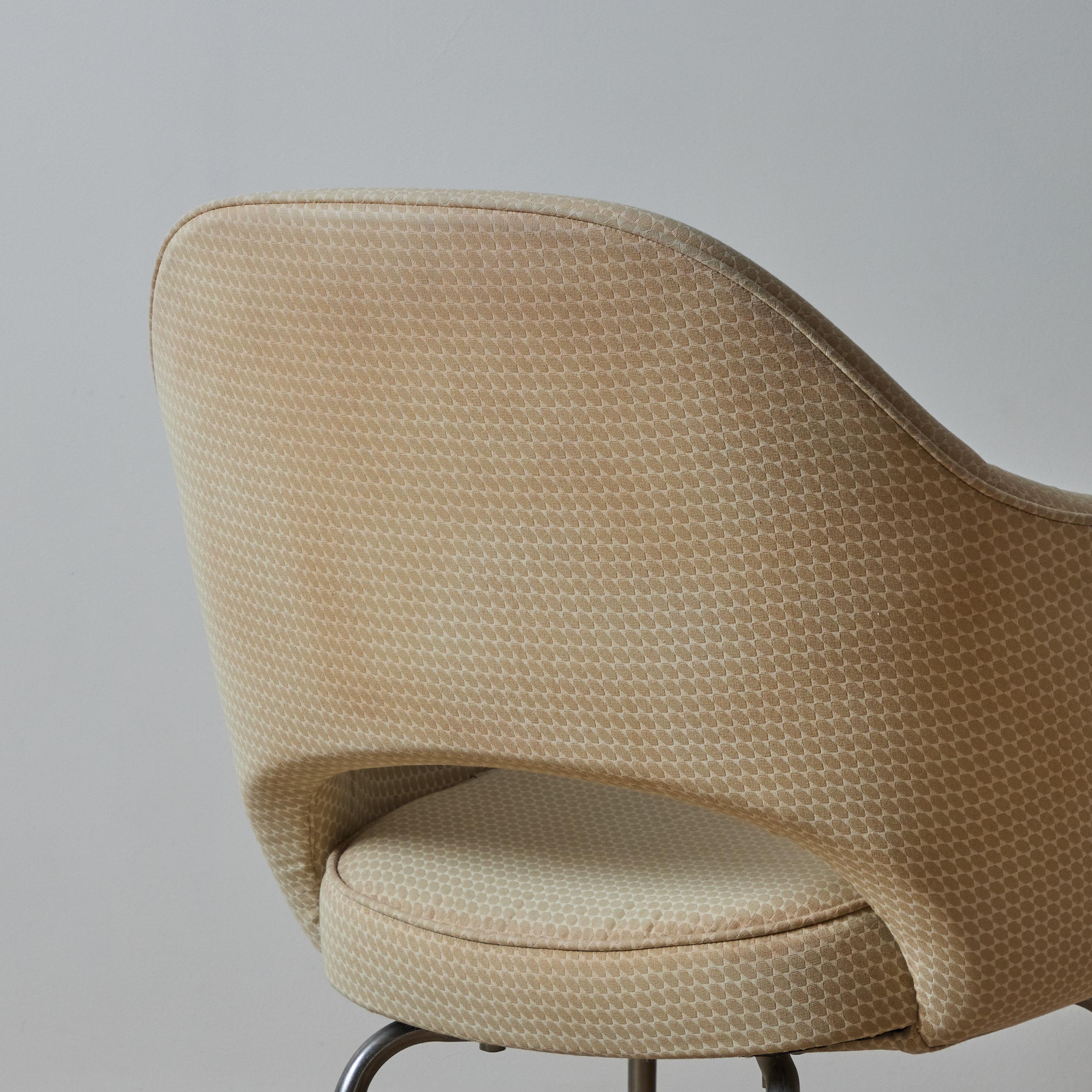 Saarinen Executive Armchair with Metal Legs for Knoll In Good Condition For Sale In Glendale, CA