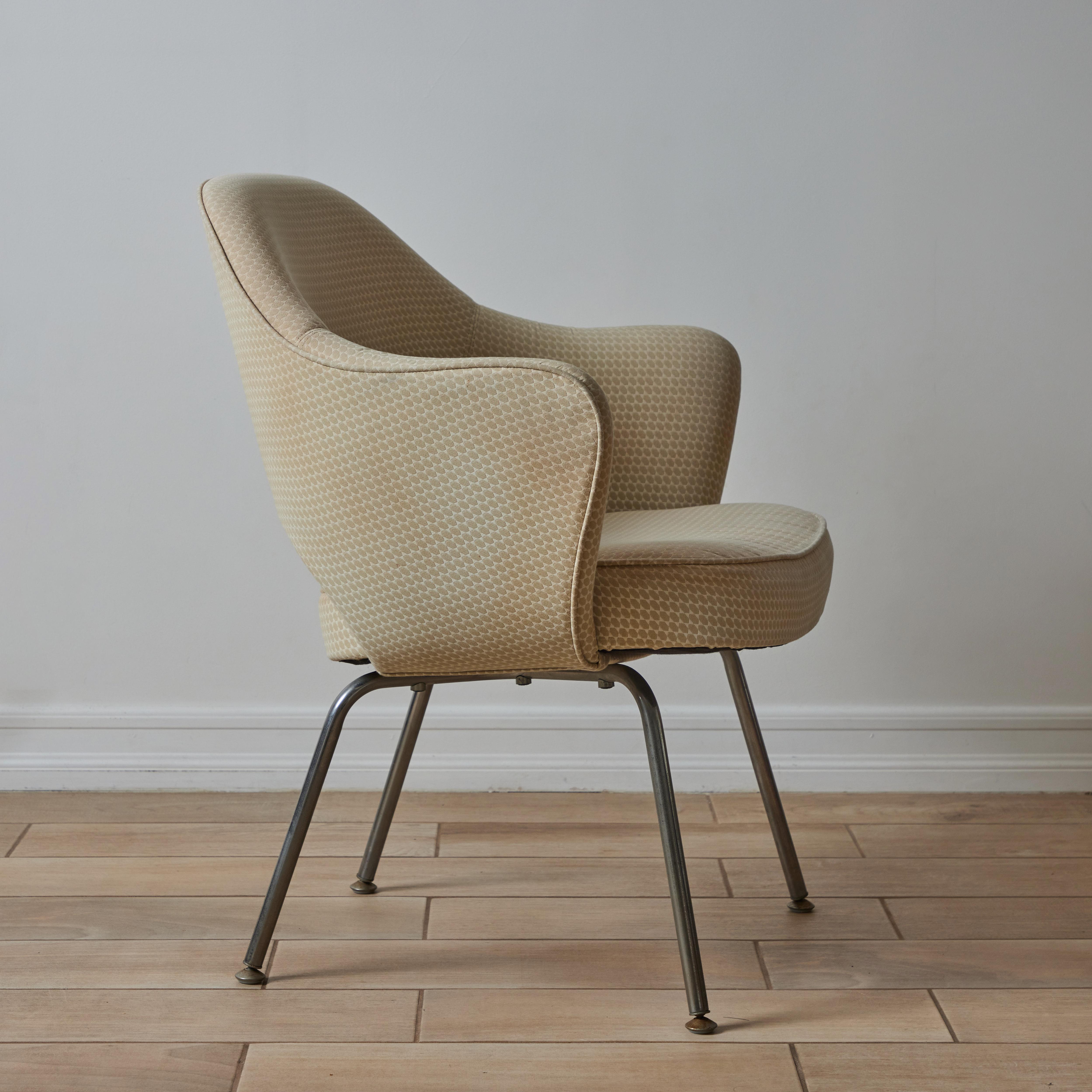 Fabric Saarinen Executive Armchair with Metal Legs for Knoll For Sale
