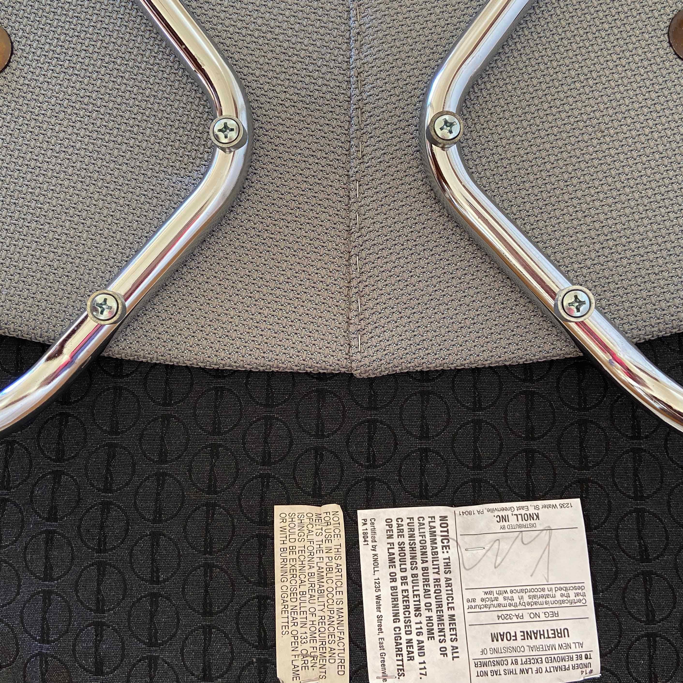 Saarinen Executive Armless Chair in Gray Fabric, Chrome Tubular Legs In Good Condition In Wilton, CT