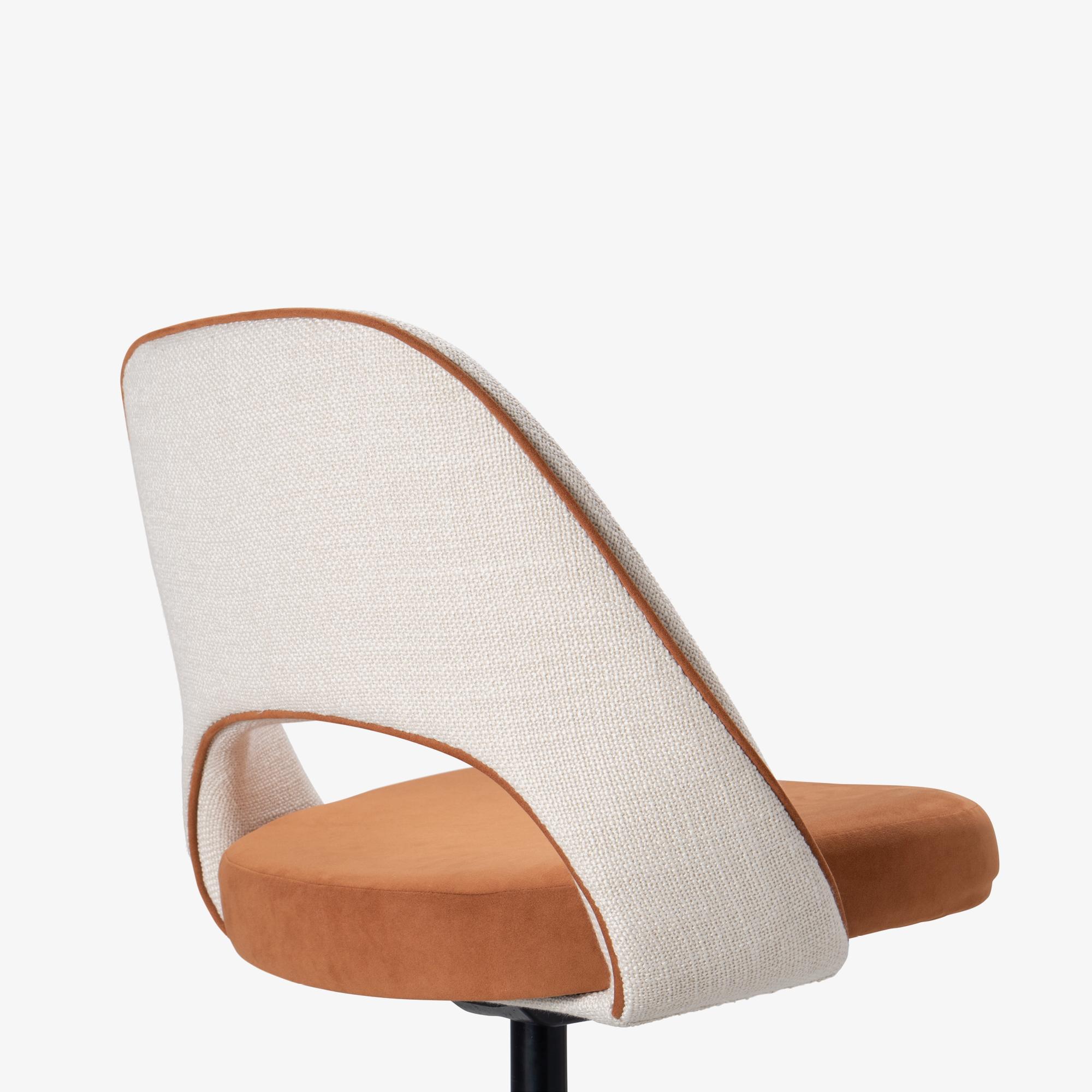 Steel Saarinen Executive Armless Chair in Ivory Weave & Saddle Ultrasuede, Swivel Base For Sale