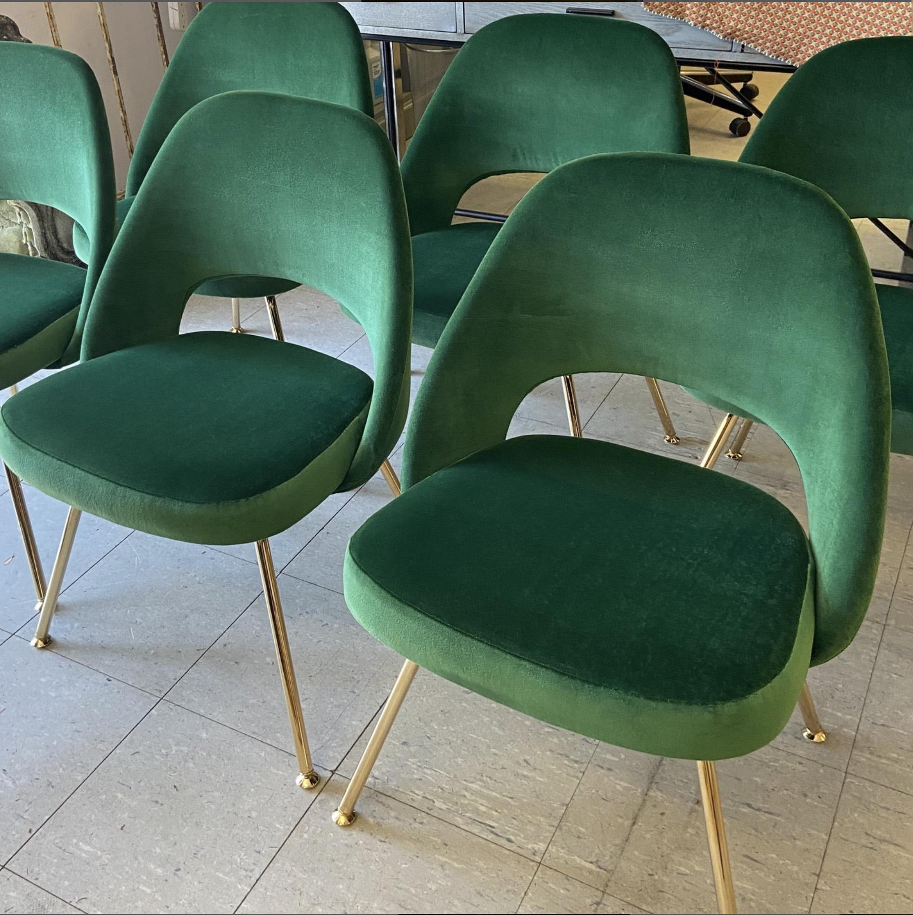 Saarinen Executive Armless Chairs in Emerald Velvet, Gold Edition, Set of 6 In Excellent Condition For Sale In Wilton, CT